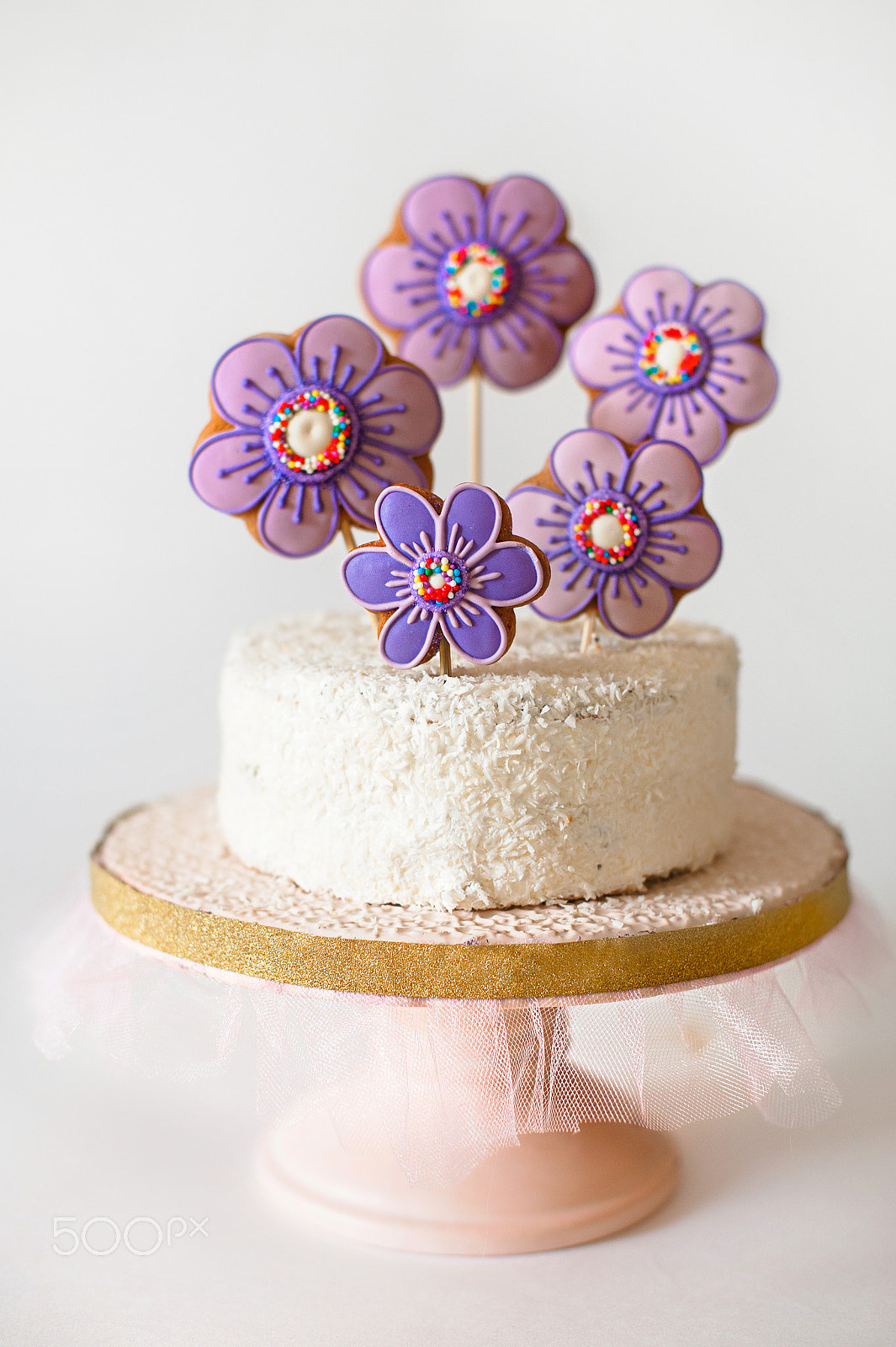 Nikon D700 + Nikon AF Nikkor 50mm F1.4D sample photo. Cake decorated gingerbread heart-shaped covered with colored glaze on a white background photography