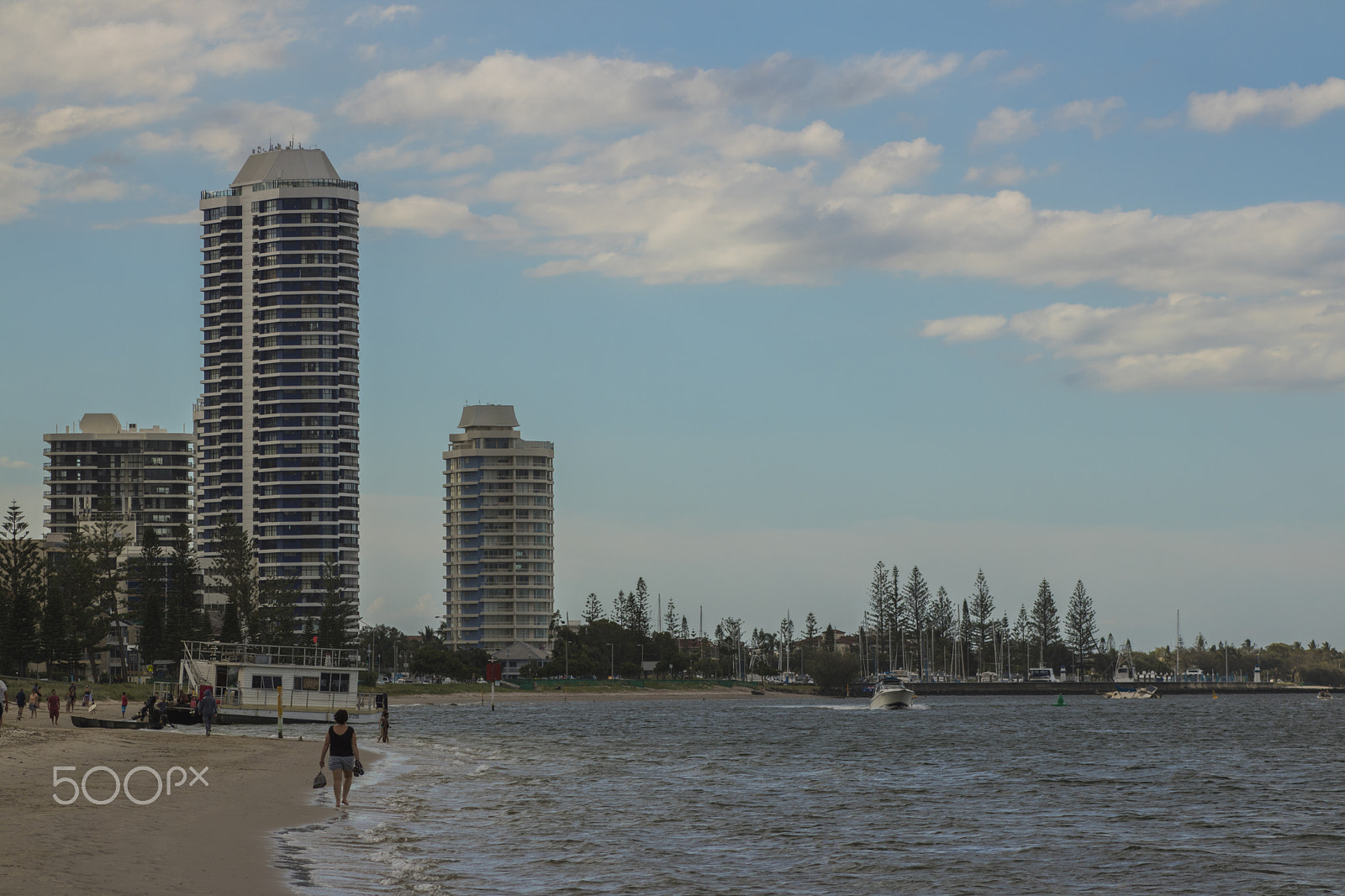 Canon EOS 750D (EOS Rebel T6i / EOS Kiss X8i) + EF75-300mm f/4-5.6 sample photo. Casual sunday at the beach photography