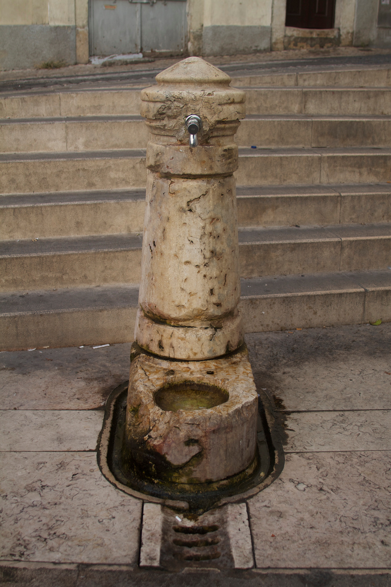 Canon EF 28-135mm F3.5-5.6 IS USM sample photo. Old pipe photography
