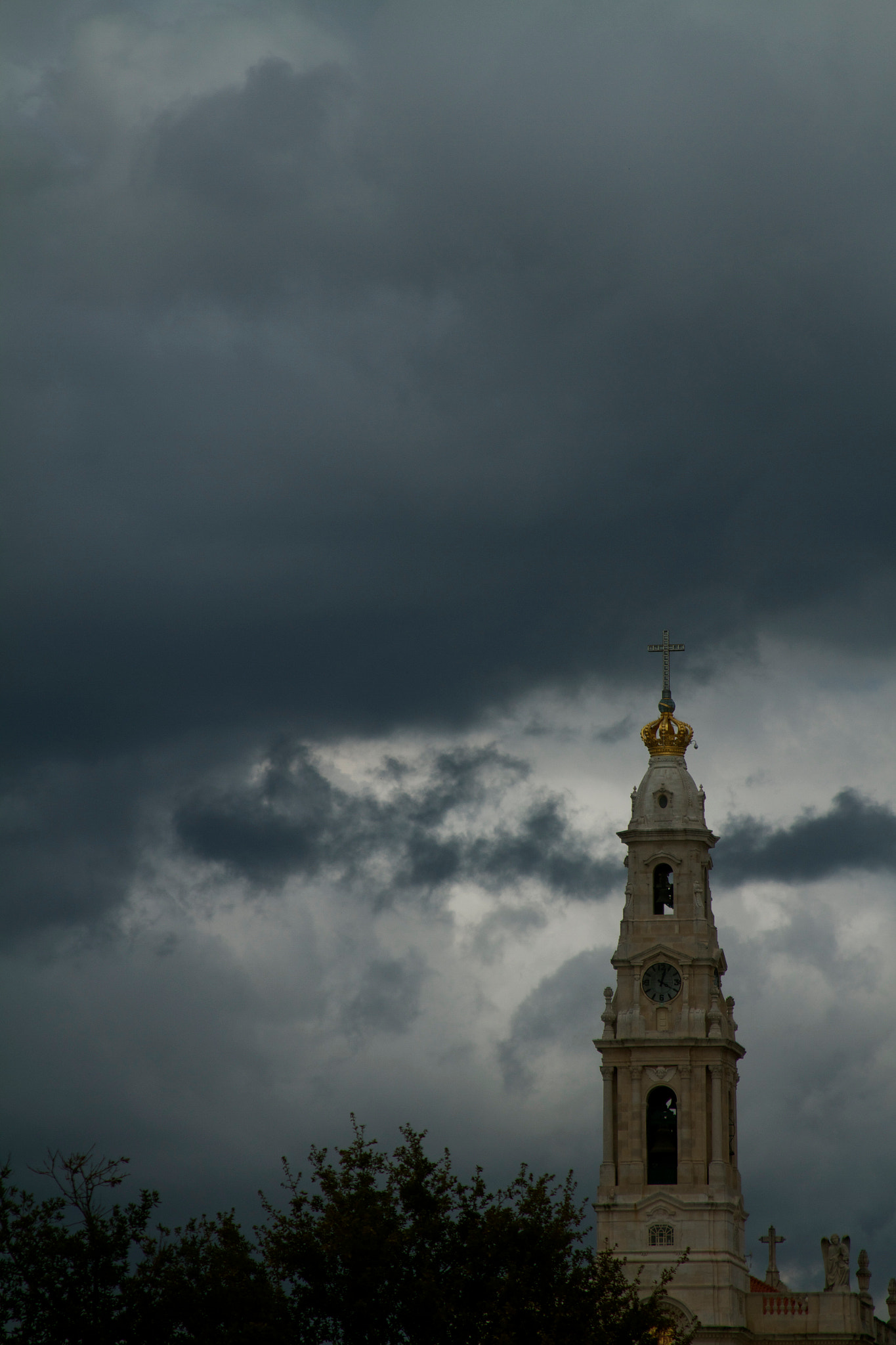 Canon EF 28-135mm F3.5-5.6 IS USM sample photo. Cloudy day photography
