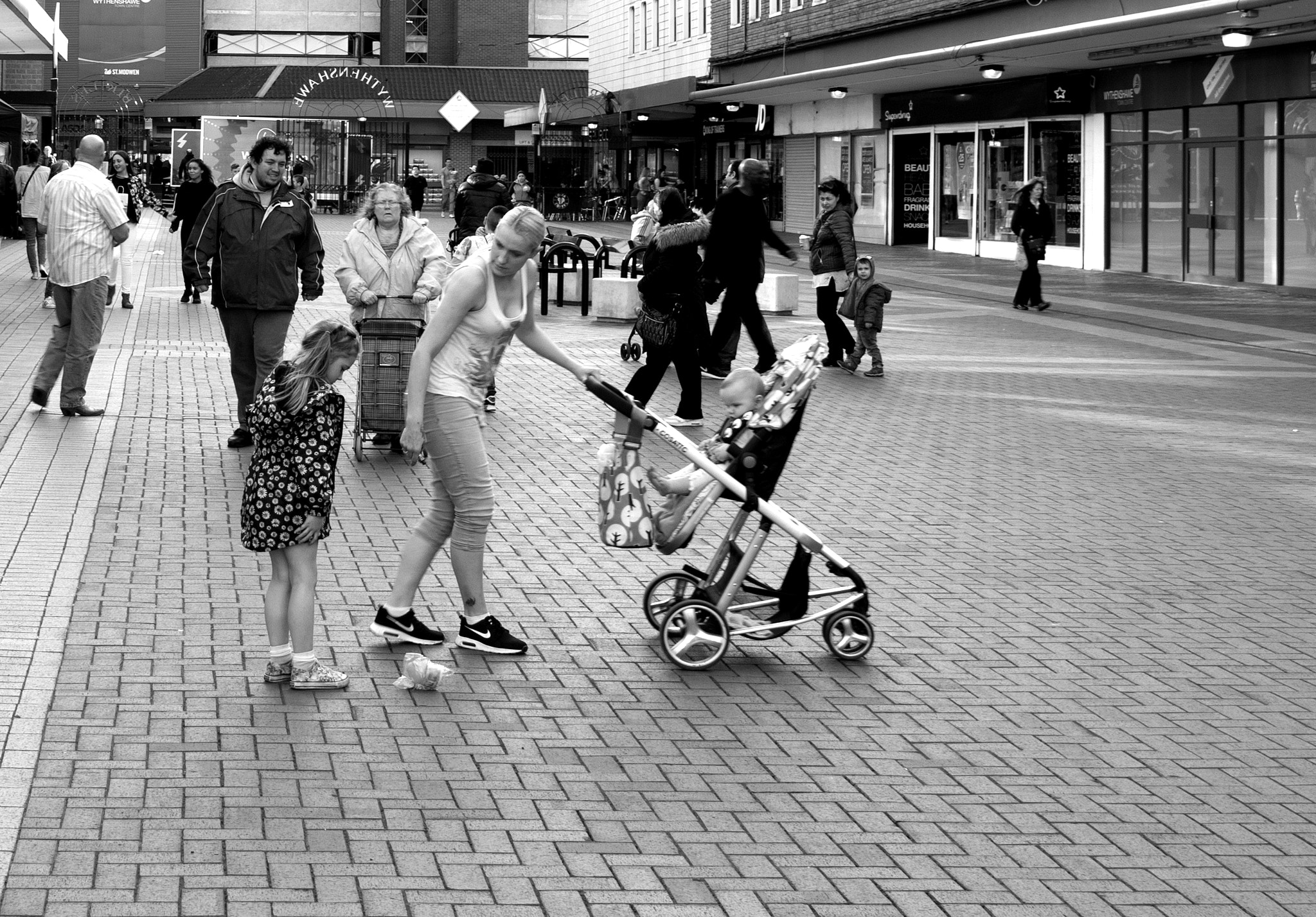 Canon EF-S 17-55mm F2.8 IS USM sample photo. Wythenshawe photography