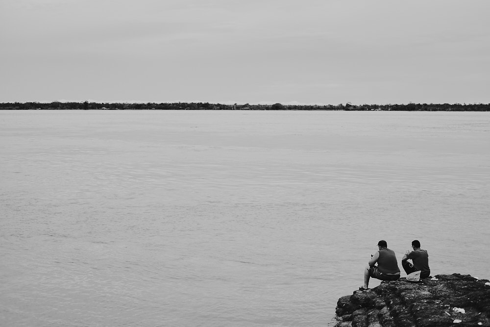 Fujifilm X-E2 + Fujifilm XF 35mm F2 R WR sample photo. Enjoying social networks on the banks of the amazon river photography