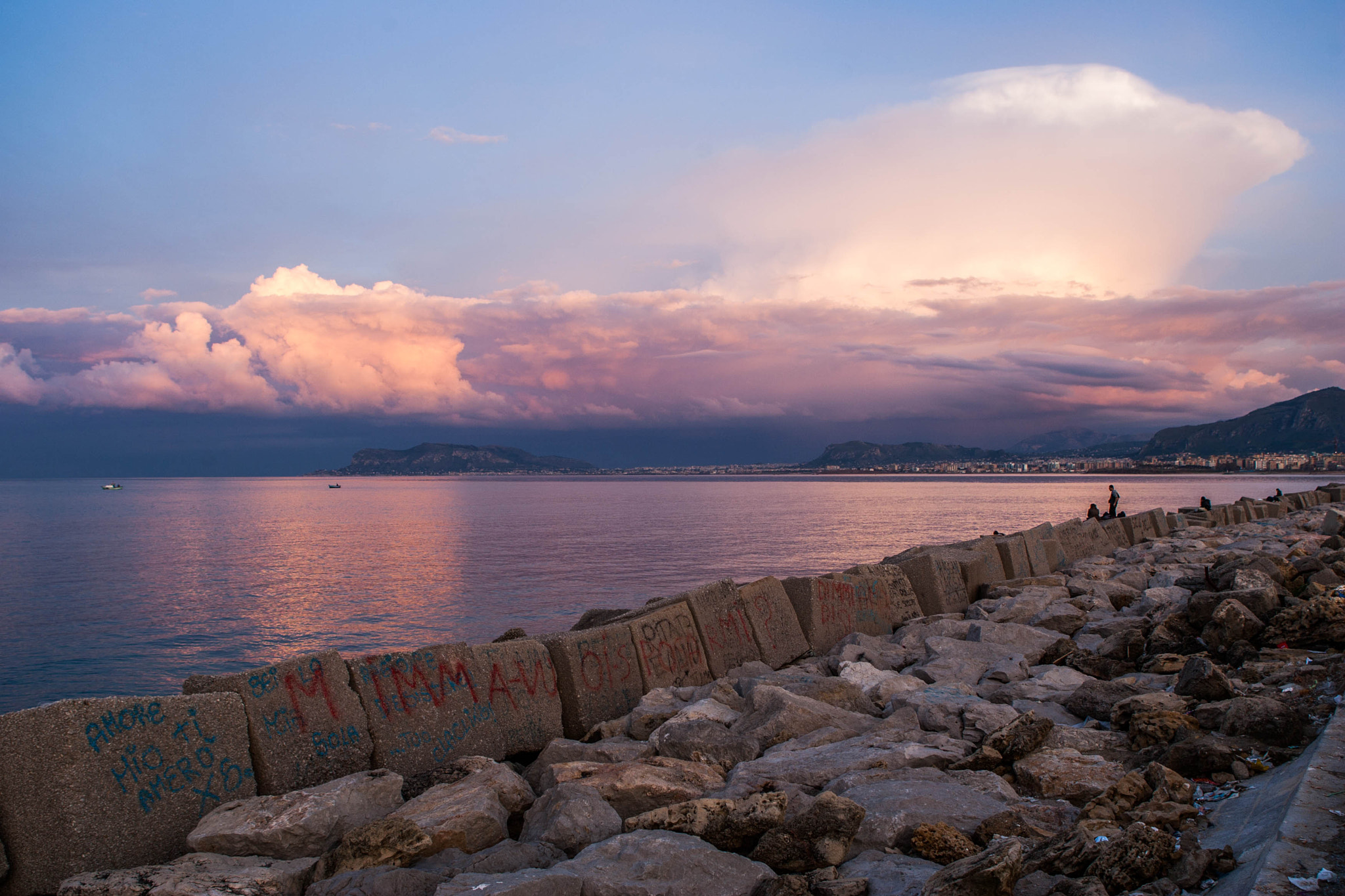 Canon EOS-1D Mark II sample photo. In twilight photography
