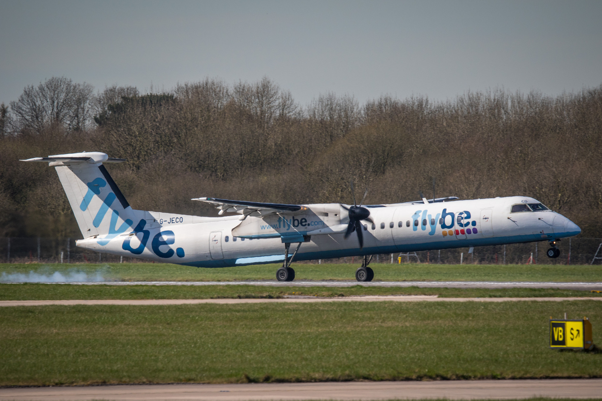 Canon EOS 7D Mark II sample photo. Flybe bombardier dash8-q400 g-jeco photography