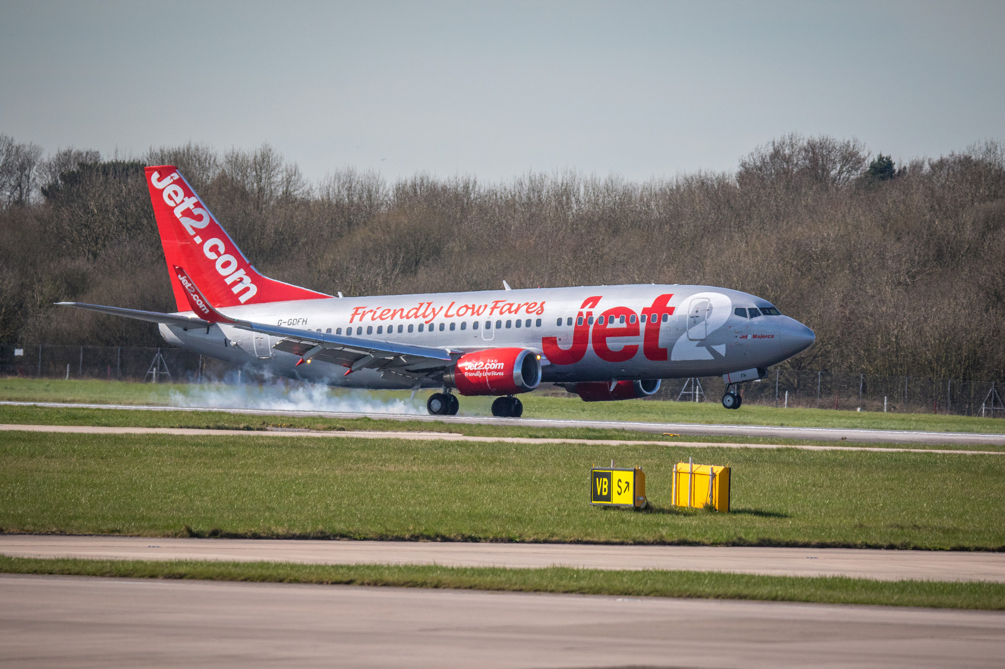 Canon EOS 7D Mark II sample photo. Jet2 boeing 737 g-cdfh photography