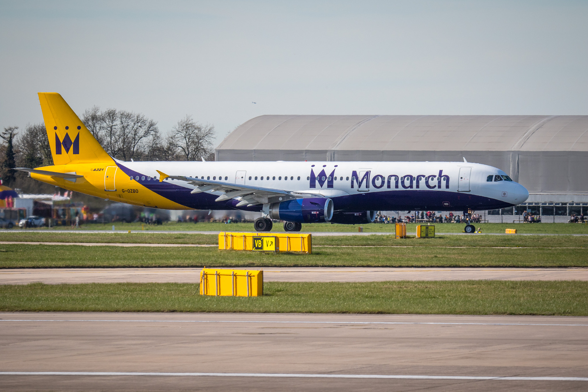 Tamron SP 150-600mm F5-6.3 Di VC USD sample photo. Monarch airbus a321 g-ozbo photography