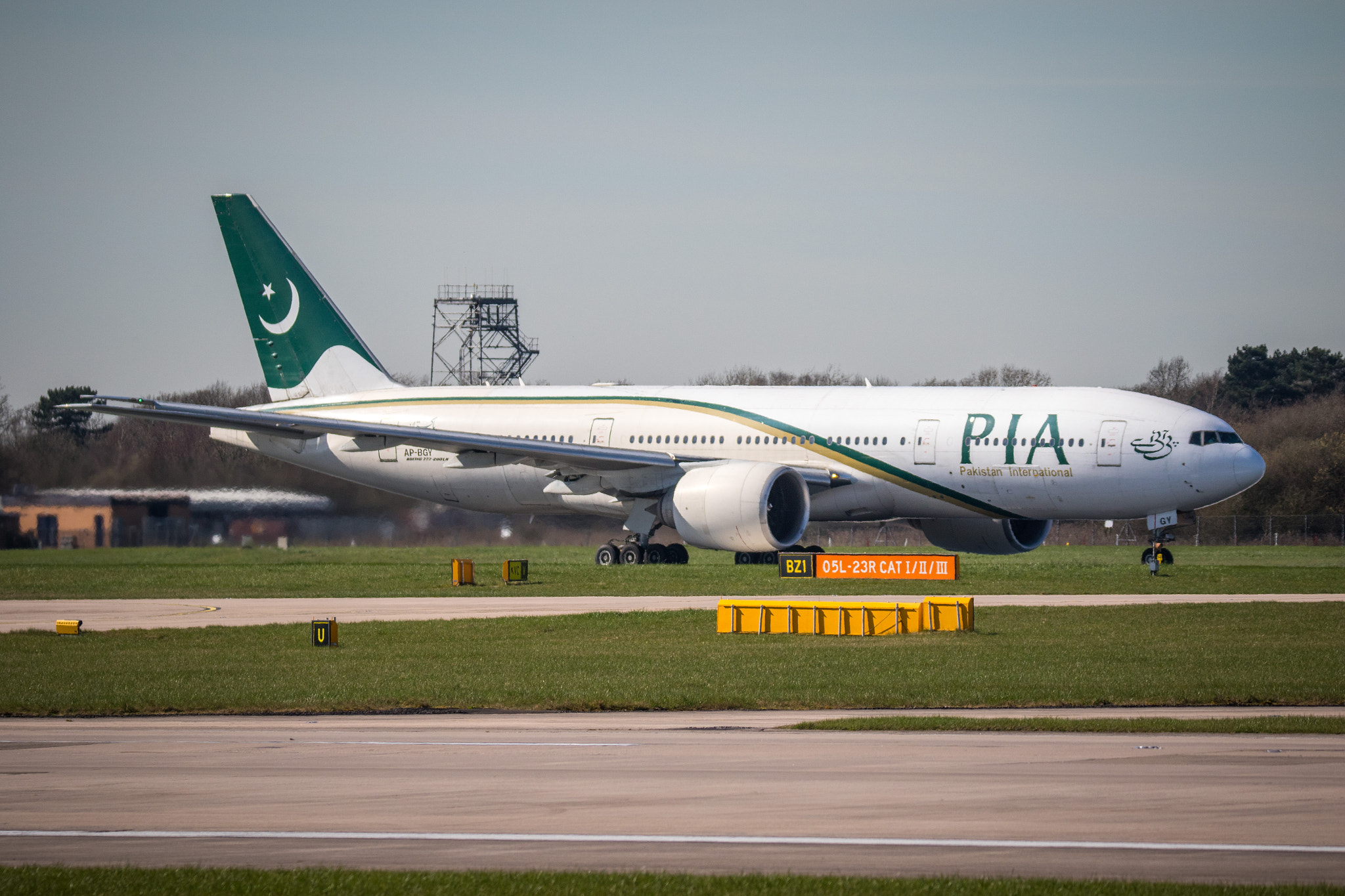 Tamron SP 150-600mm F5-6.3 Di VC USD sample photo. Pia boeing 777-200lr photography