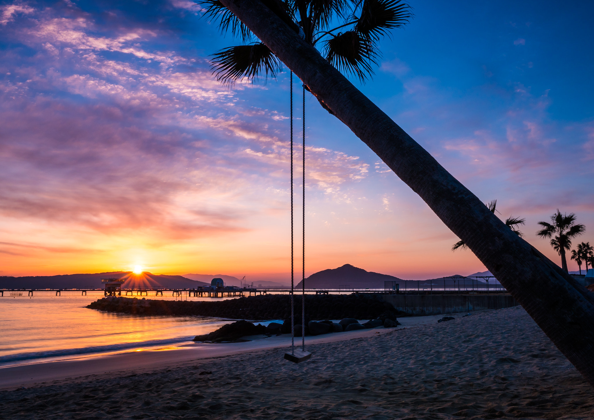 E 20mm F2 sample photo. Swing in beach at sunrise photography