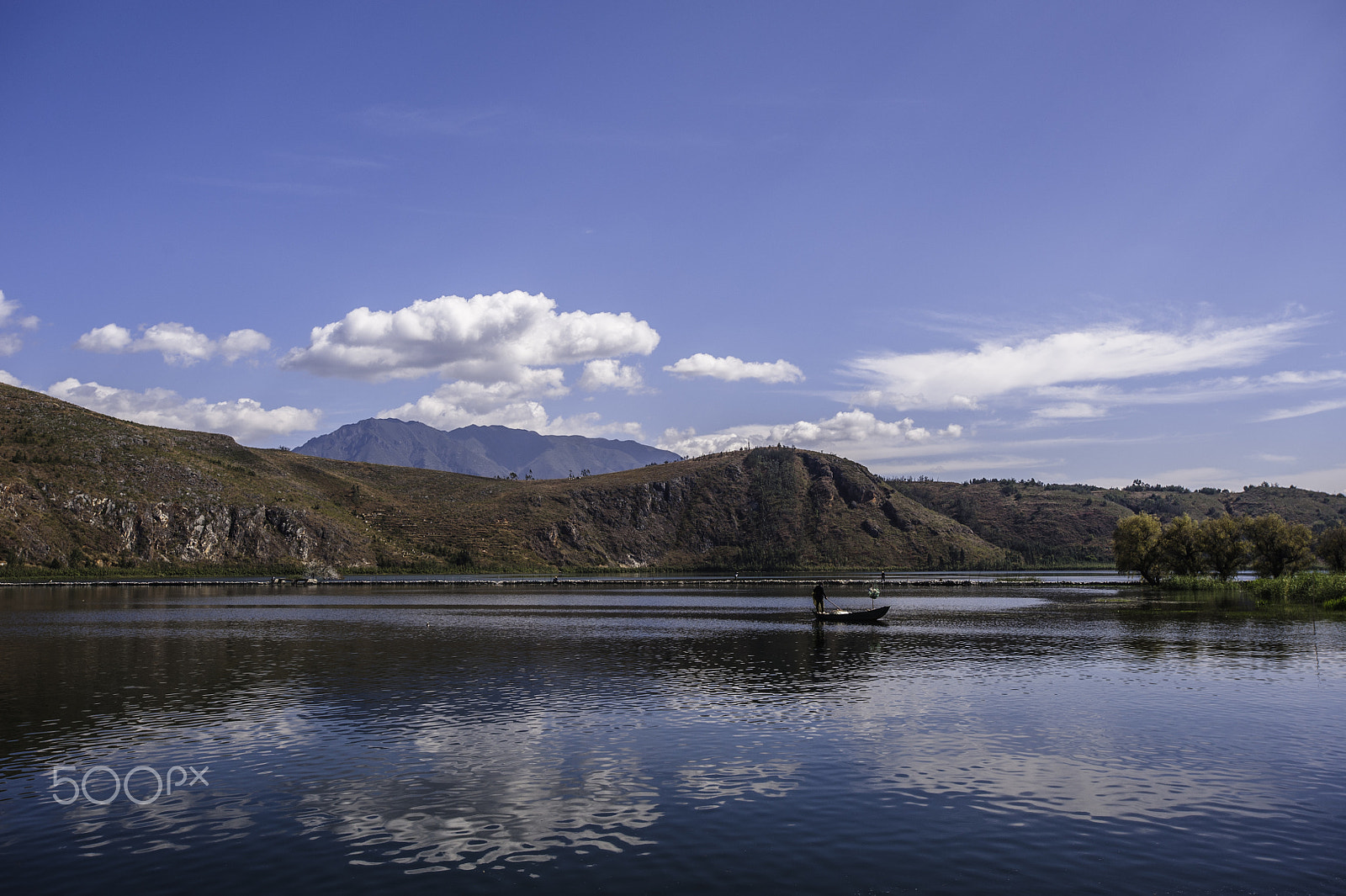 Nikon D700 + Nikon AF-S Nikkor 17-35mm F2.8D ED-IF sample photo. Chinese fisherman photography