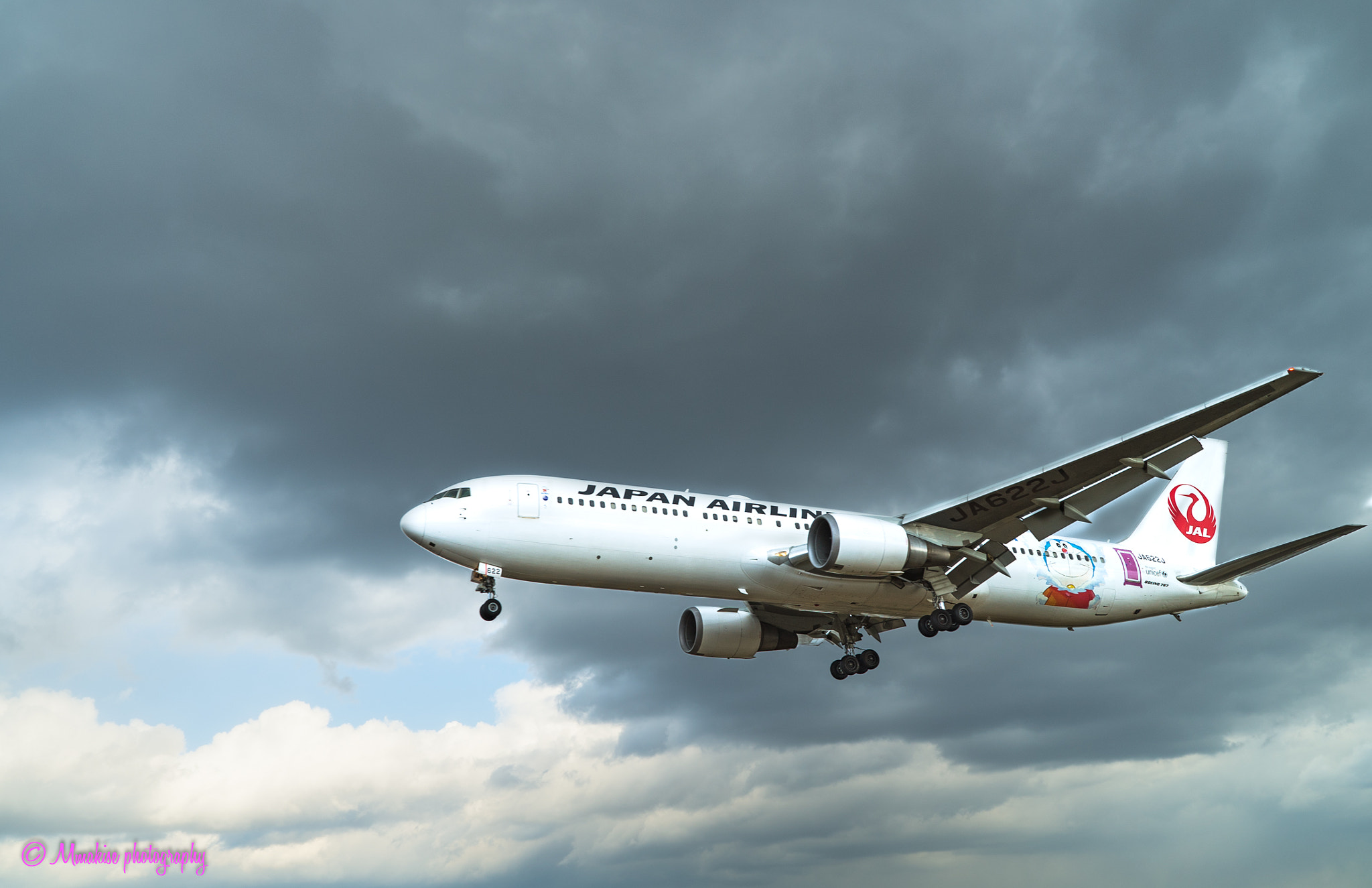 Sony a7S + Sony Distagon T* FE 35mm F1.4 ZA sample photo. Doraemon fly in the sky photography