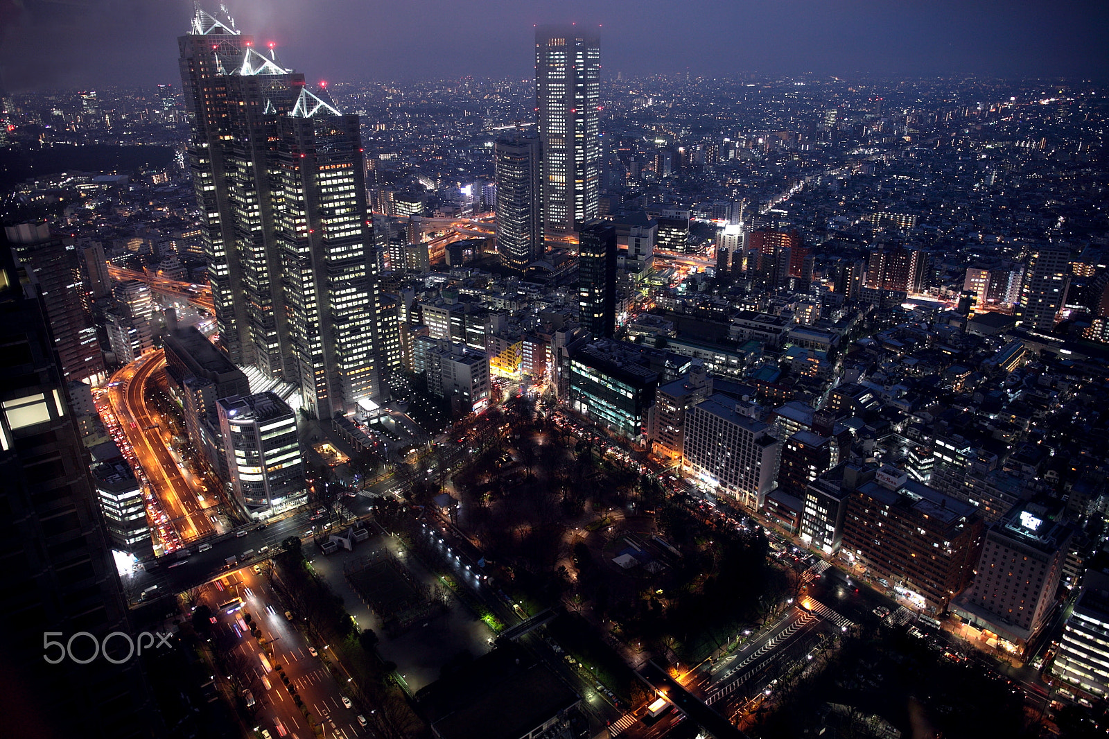Canon EOS 5D Mark II + Canon EF 24-70mm F4L IS USM sample photo. Tokyo night photography