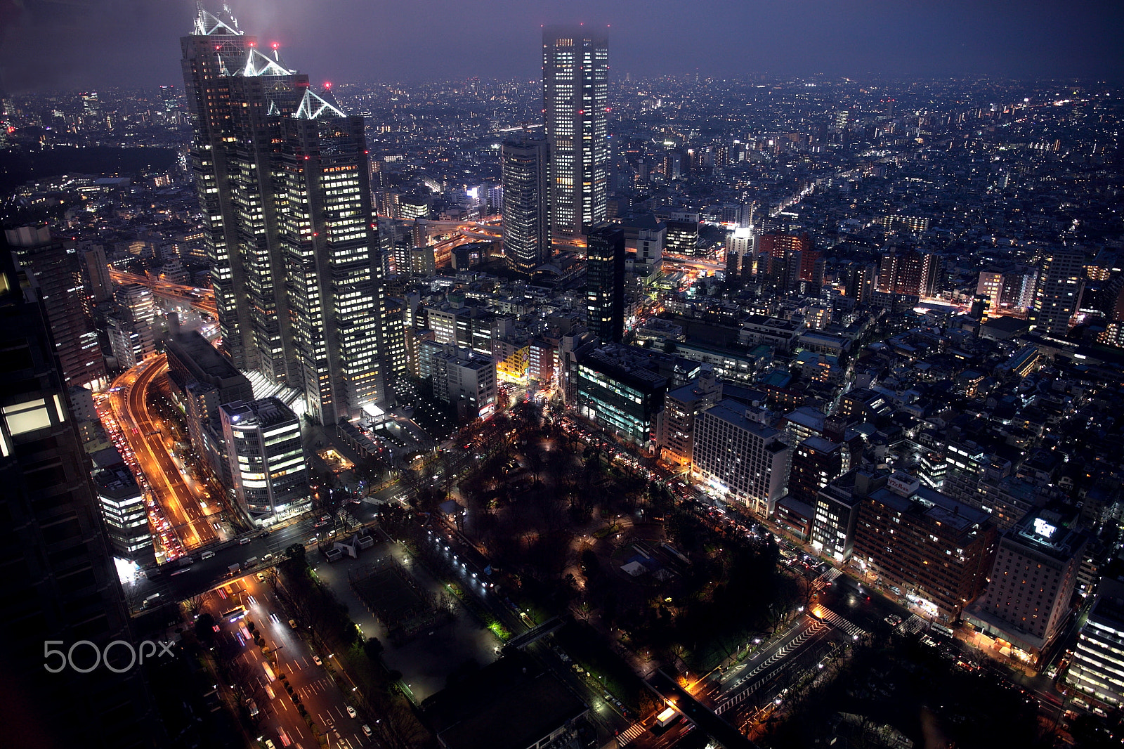 Canon EF 24-70mm F4L IS USM sample photo. Tokyo night photography