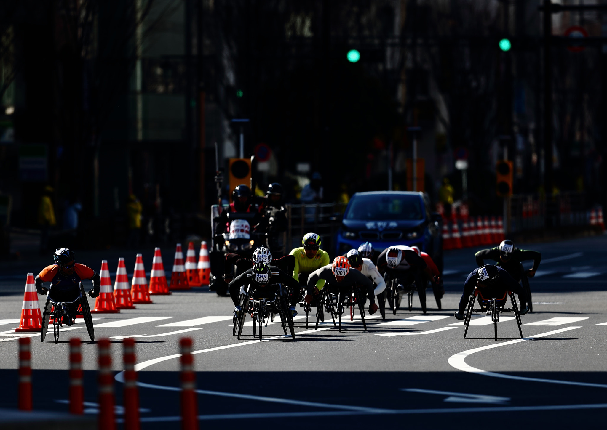 Canon EF 300mm F2.8L IS II USM sample photo. Run in the city photography