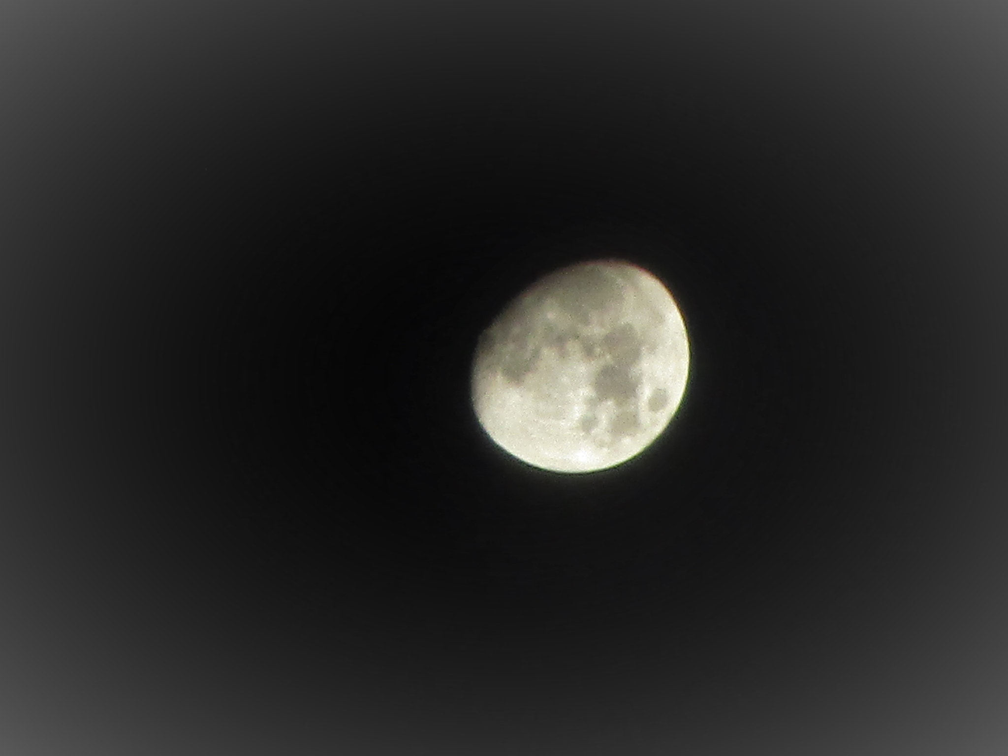 Canon PowerShot ELPH 180 (IXUS 175 / IXY 180) sample photo. Moon photography