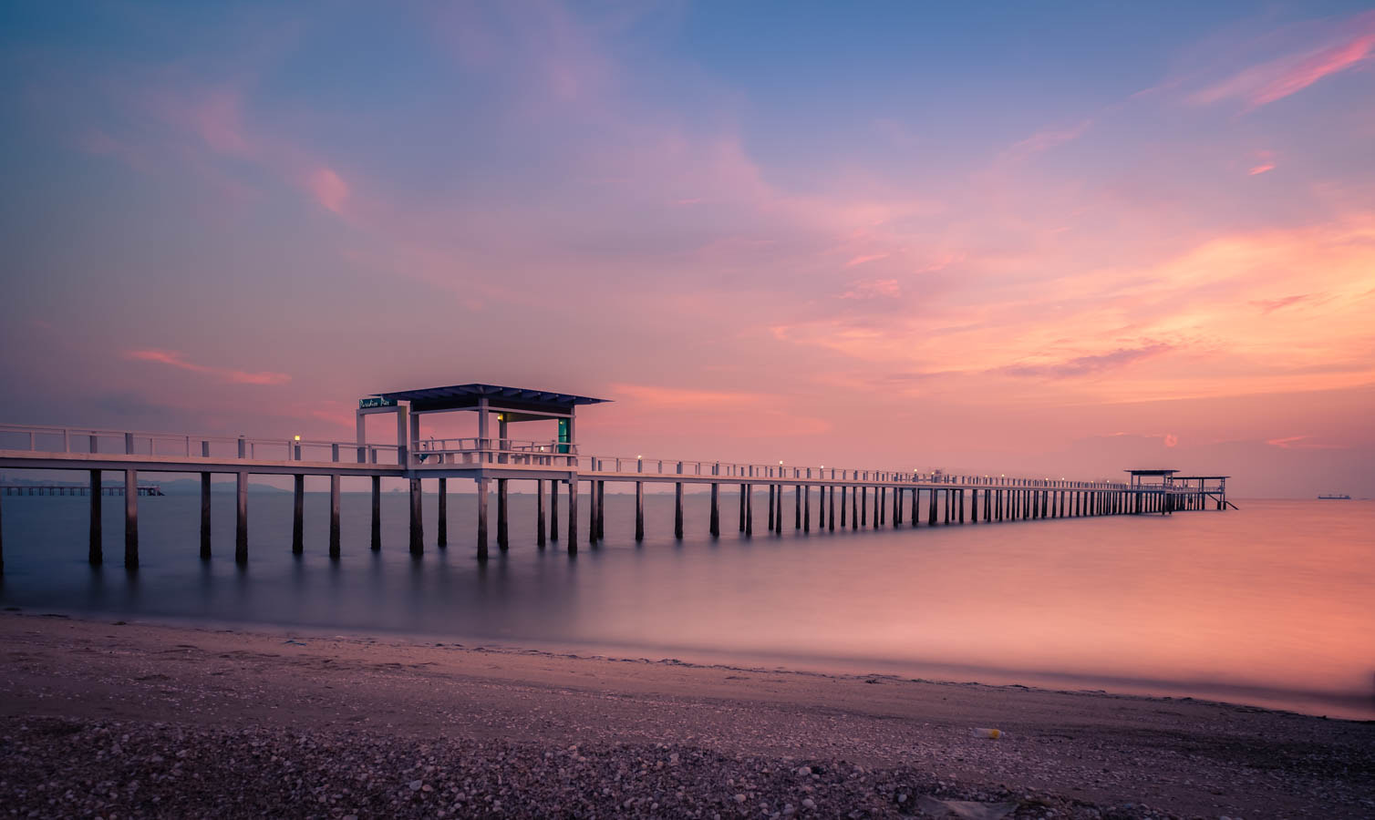 Fujifilm X-T2 + Fujifilm XF 10-24mm F4 R OIS sample photo. Mood an clean on the beach. photography