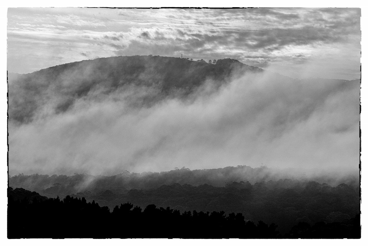 Nikon 1 Nikkor VR 30-110mm F3.8-5.6 sample photo. Morning mist on mount budawang photography