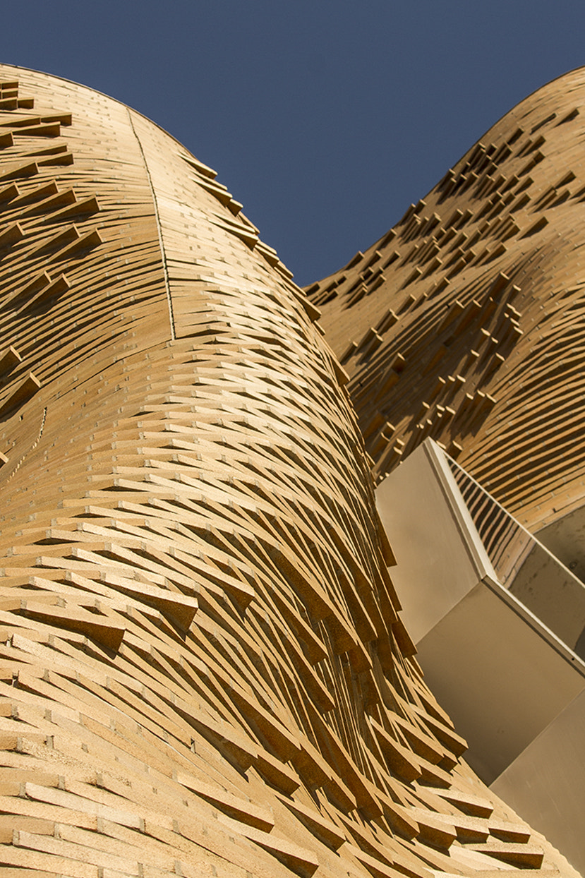 Canon EF 70-300mm F4-5.6 IS USM sample photo. Uts building , frank gary photography