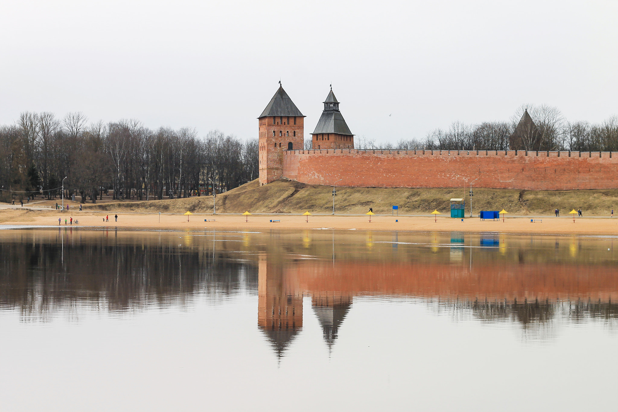 Canon EOS 1100D (EOS Rebel T3 / EOS Kiss X50) + Canon EF 50mm F1.8 II sample photo. Novgorod. march. photography