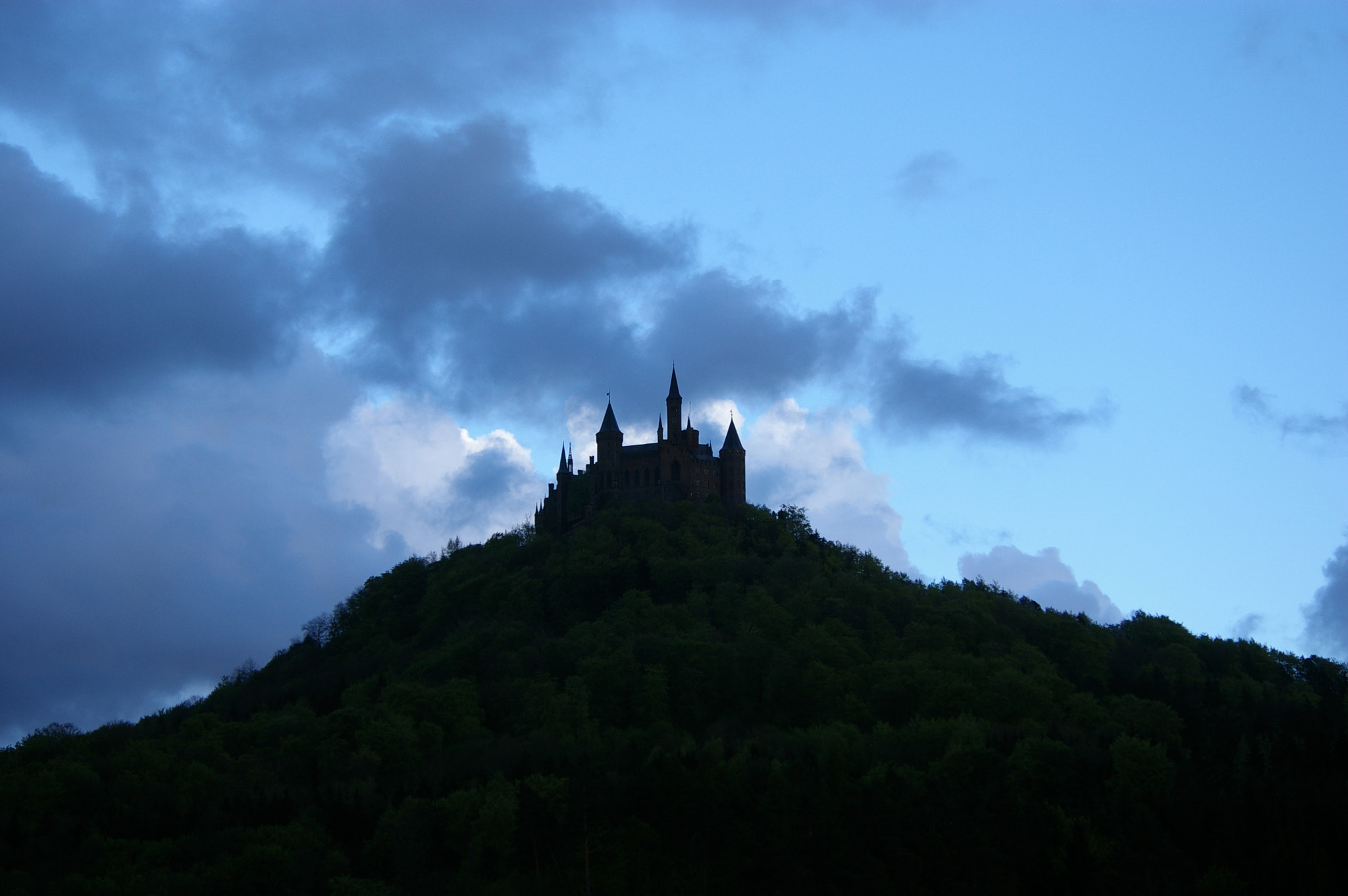 Pentax K100D Super + Pentax smc DA 50-200mm F4-5.6 ED sample photo. Silhouette of castle hohenzollern photography