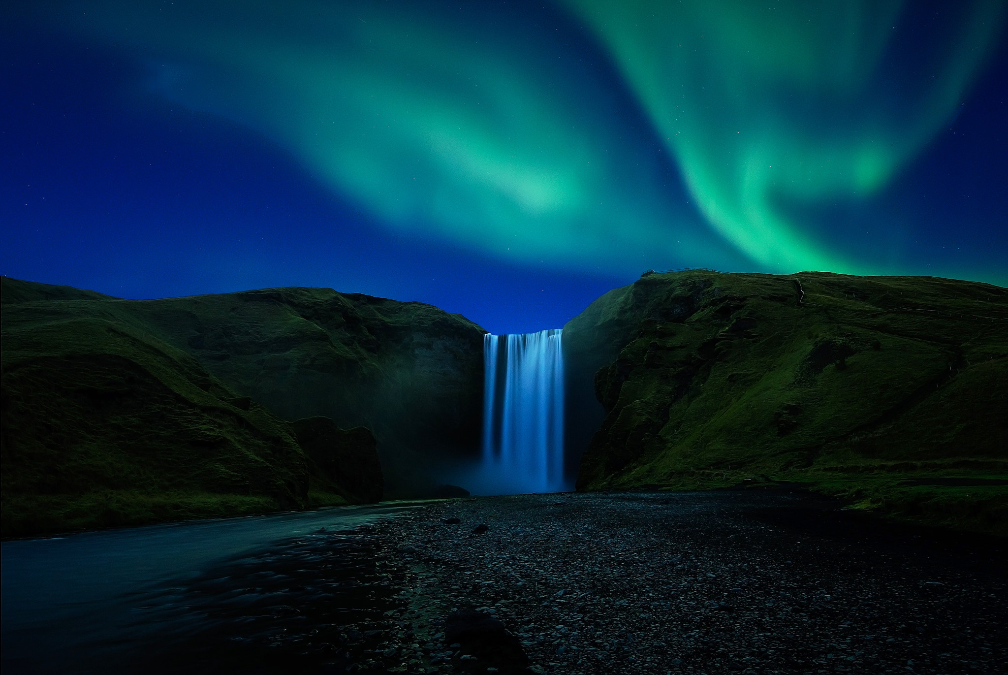 Canon EOS 5DS R + Canon EF 11-24mm F4L USM sample photo. Skogafoss aurora photography