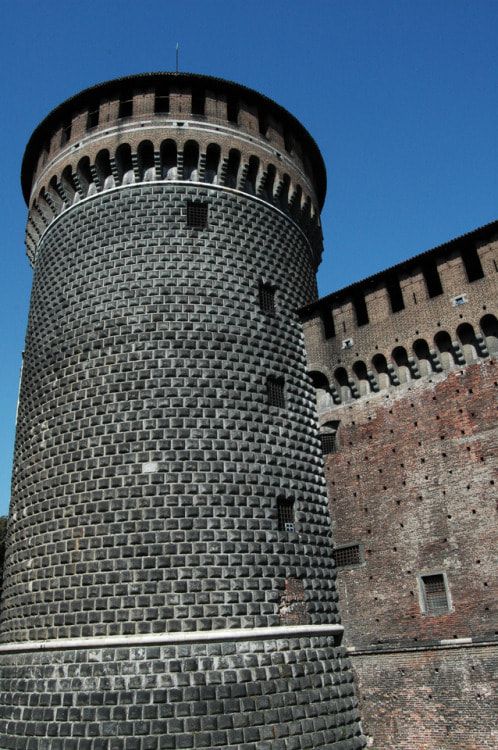 Nikon D70 + Nikon AF-S DX Nikkor 18-55mm F3.5-5.6G II sample photo. Milano  castellosforzesco photography