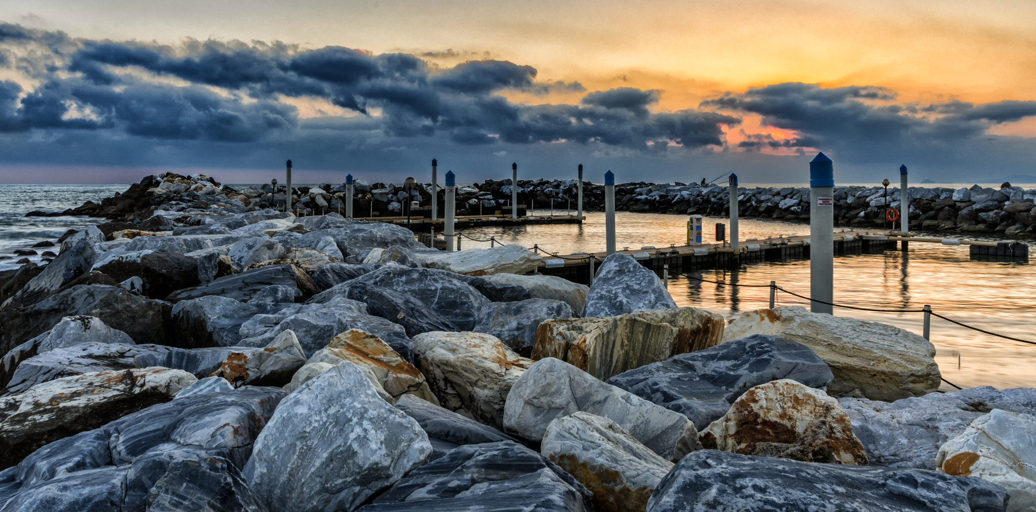 Sigma 10-20mm F3.5 EX DC HSM sample photo. Vacuum harbor photography