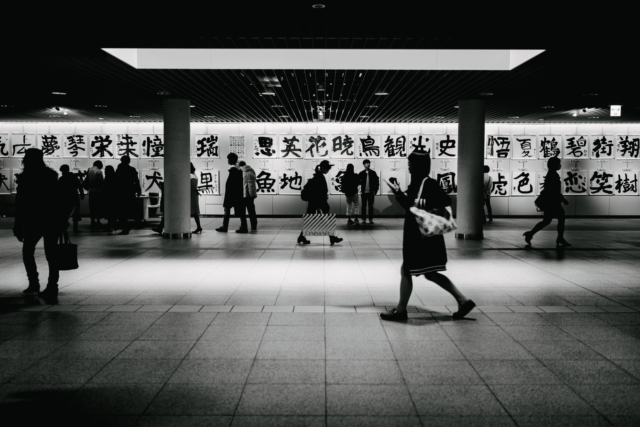 35mm F2.0 sample photo. Walk photography