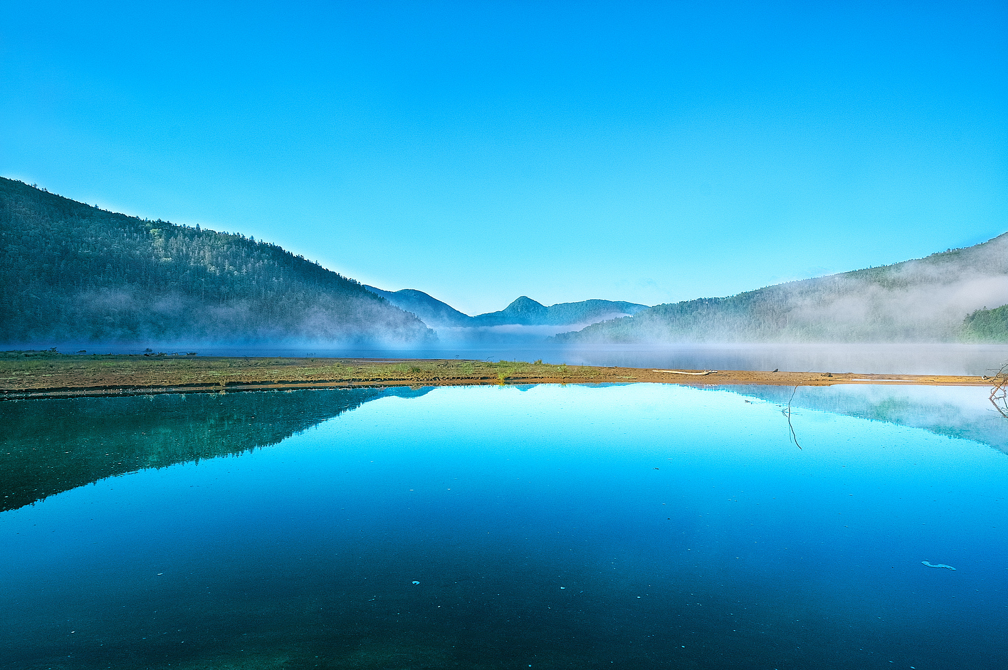 ZEISS Touit 12mm F2.8 sample photo. Blue on blue photography