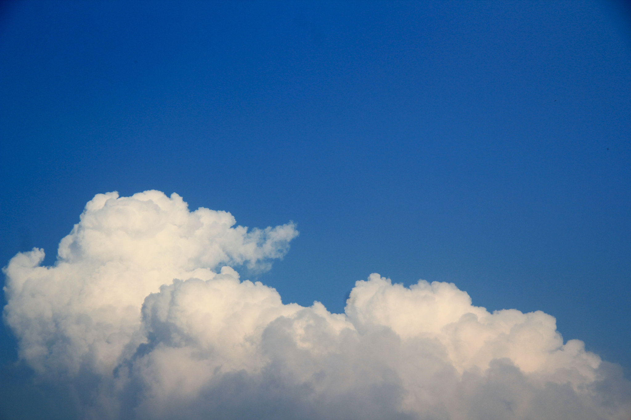 Canon EF-S 18-200mm F3.5-5.6 IS sample photo. Cloud photography