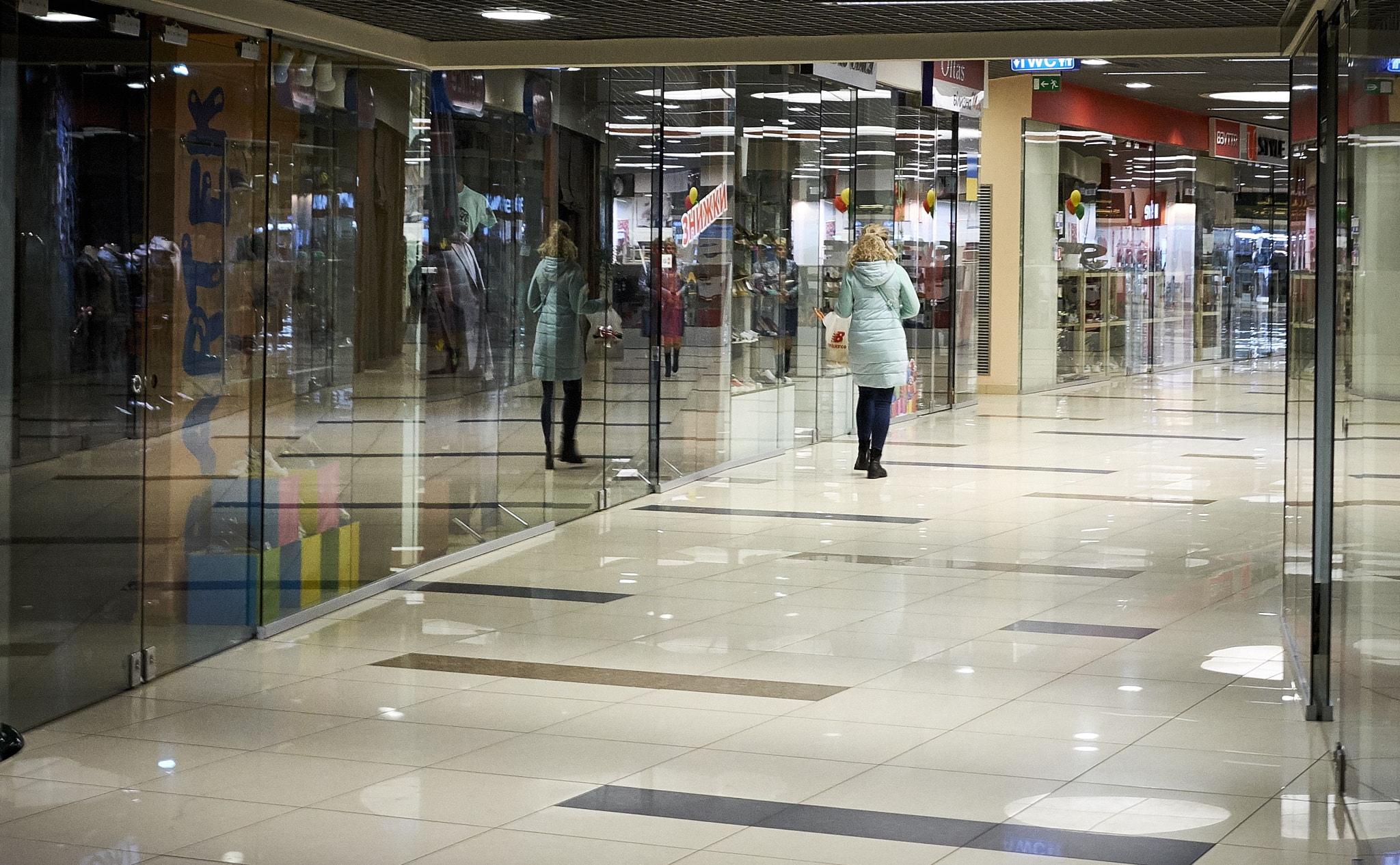 Fujifilm X-M1 sample photo. Mall closed photography