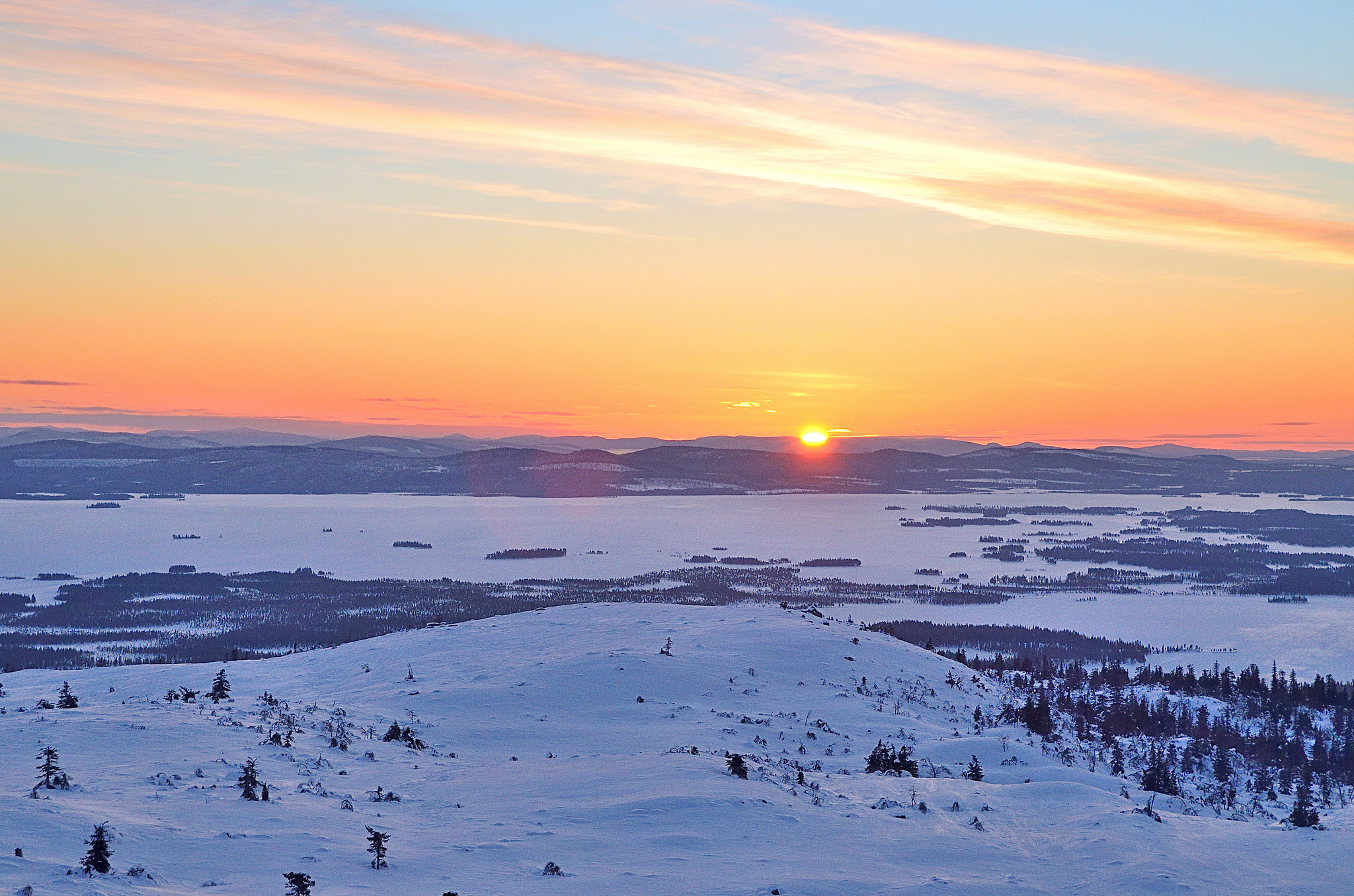 Nikon D5100 + Tamron SP AF 17-50mm F2.8 XR Di II LD Aspherical (IF) sample photo. Midwinter sunset in lapland photography