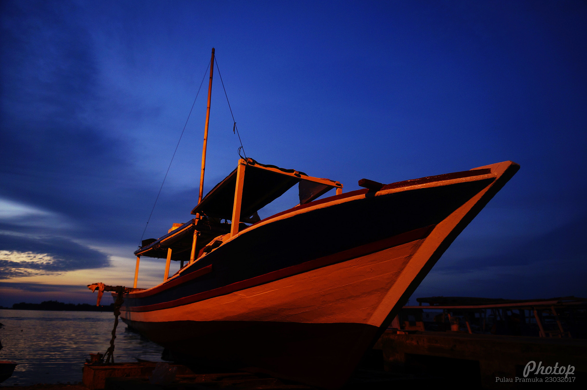 Sony DT 16-105mm F3.5-5.6 sample photo. Traditional boat photography