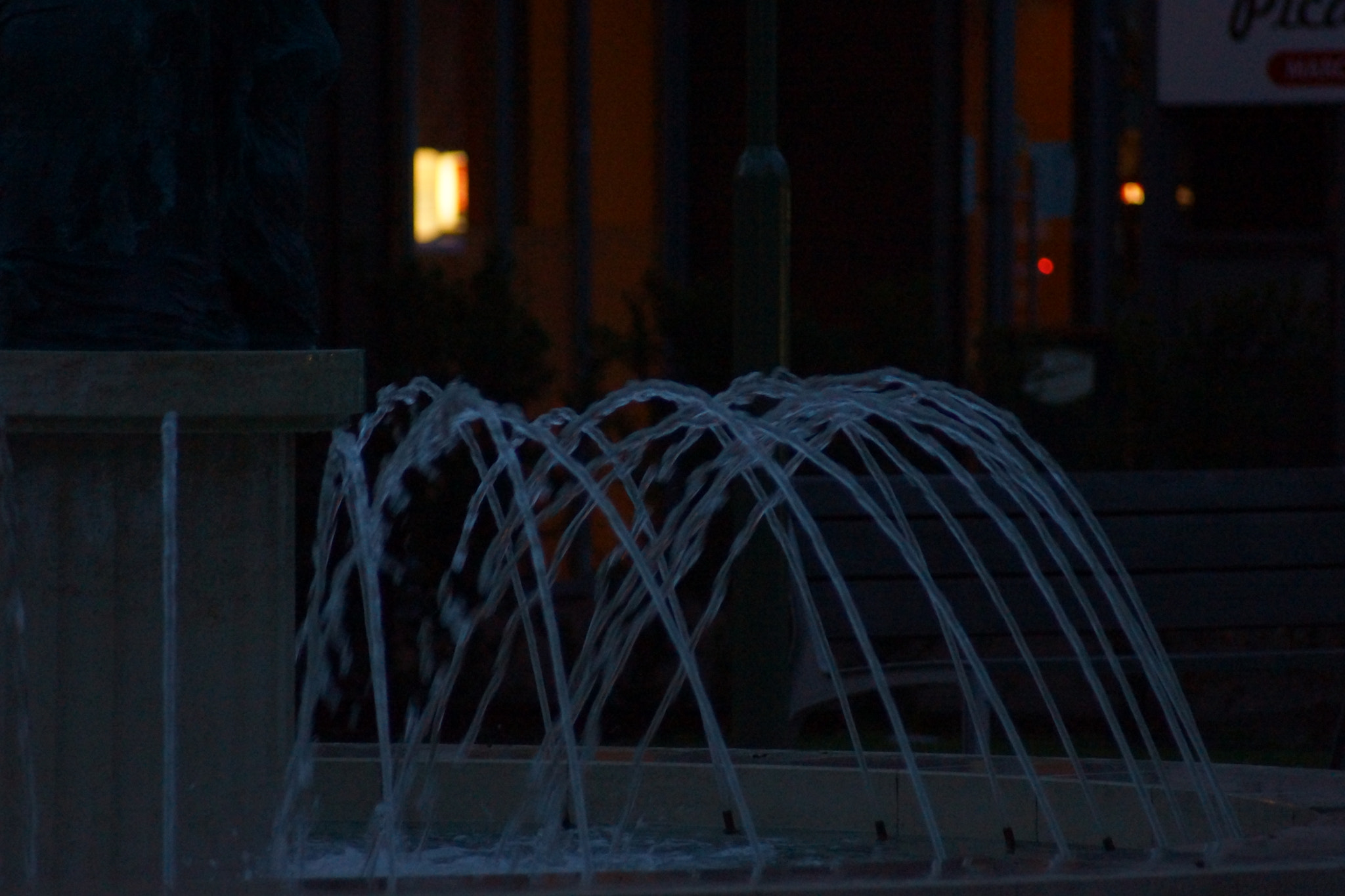 Sony SLT-A65 (SLT-A65V) + Minolta AF 70-210mm F4.5-5.6 [II] sample photo. Water fountain  photography