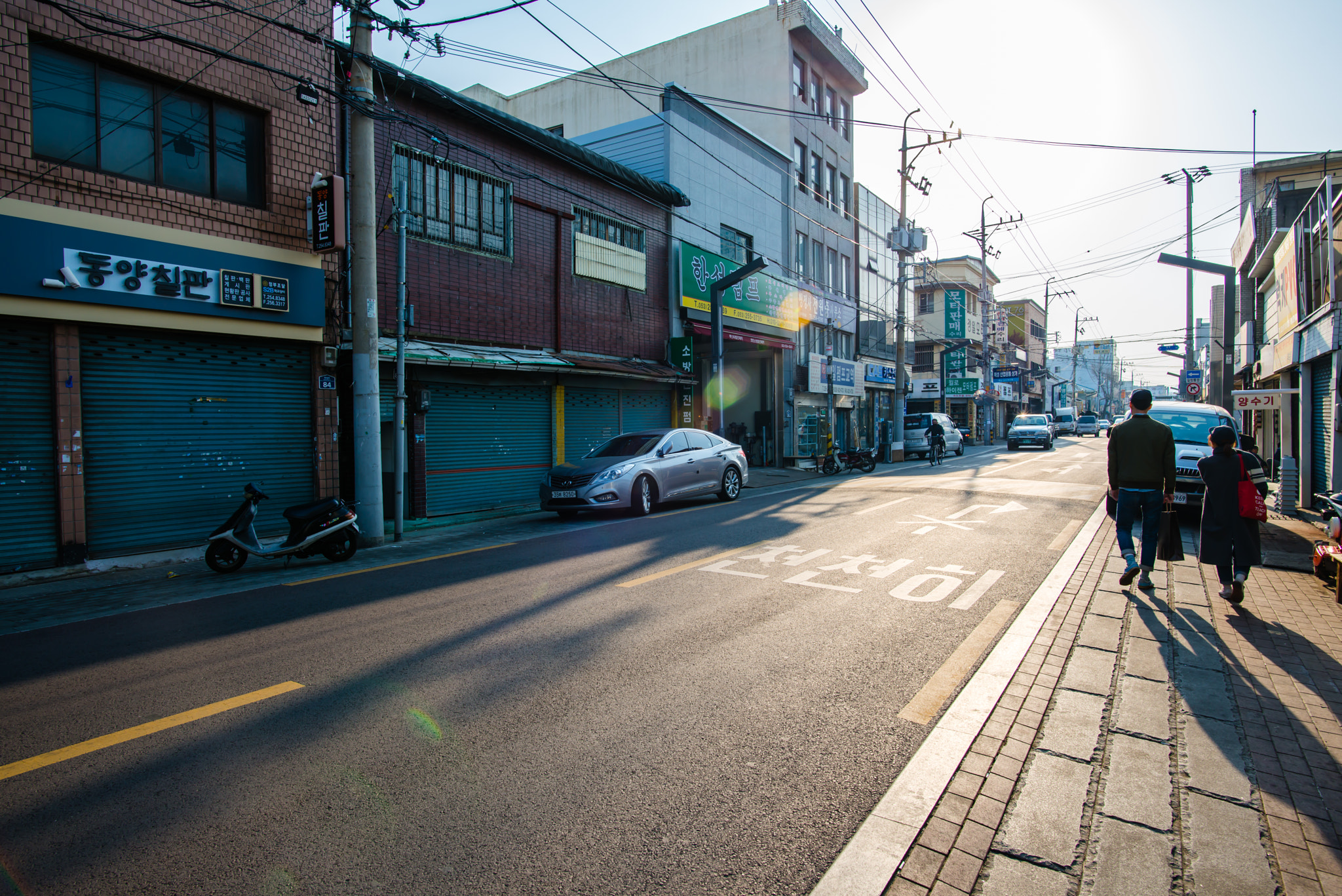 Nikon D800 + Nikon AF-S Nikkor 20mm F1.8G ED sample photo. Bukseong-ro life photography