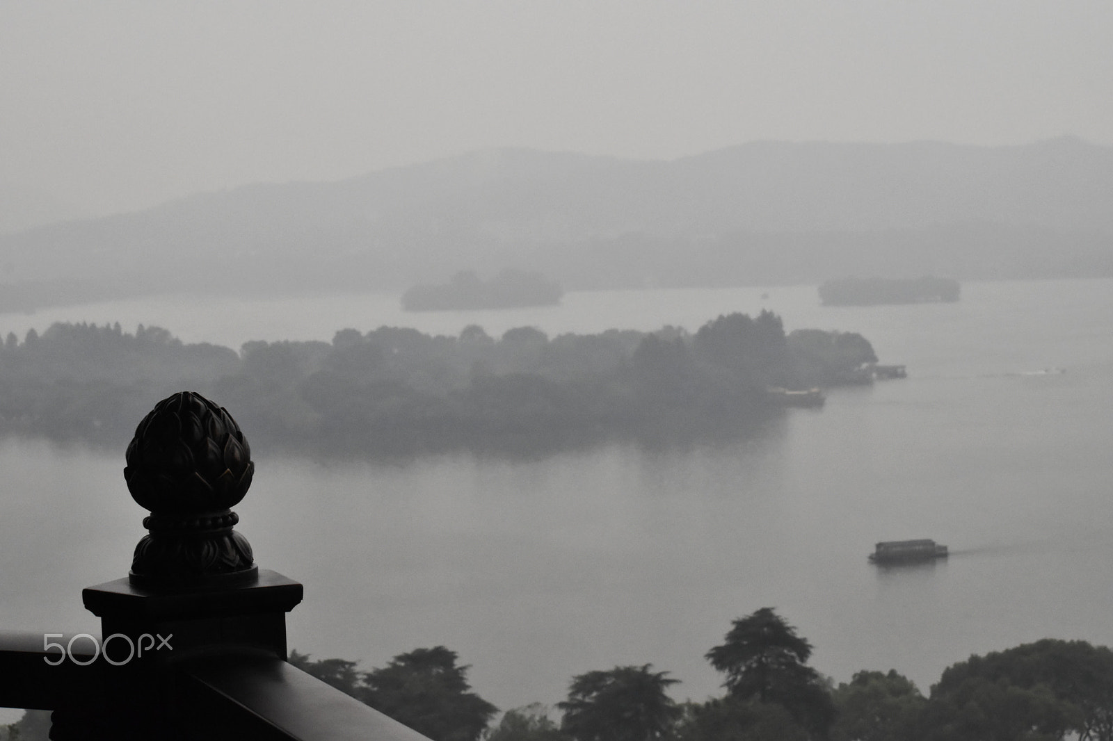 Nikon D5500 sample photo. Hangzhou xihu rain photography