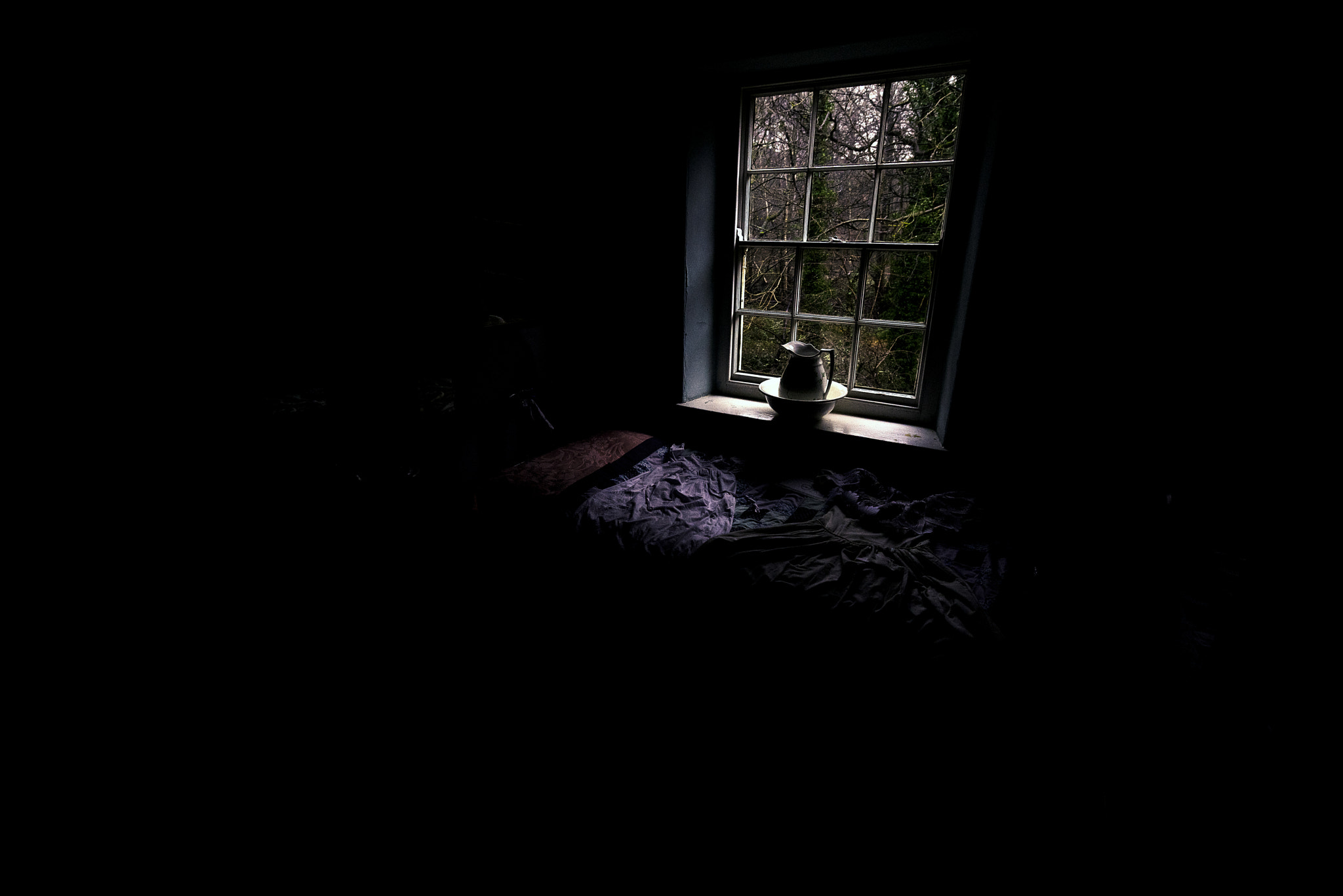 Sony a7R + Sony Vario-Tessar T* FE 16-35mm F4 ZA OSS sample photo. Window light photography