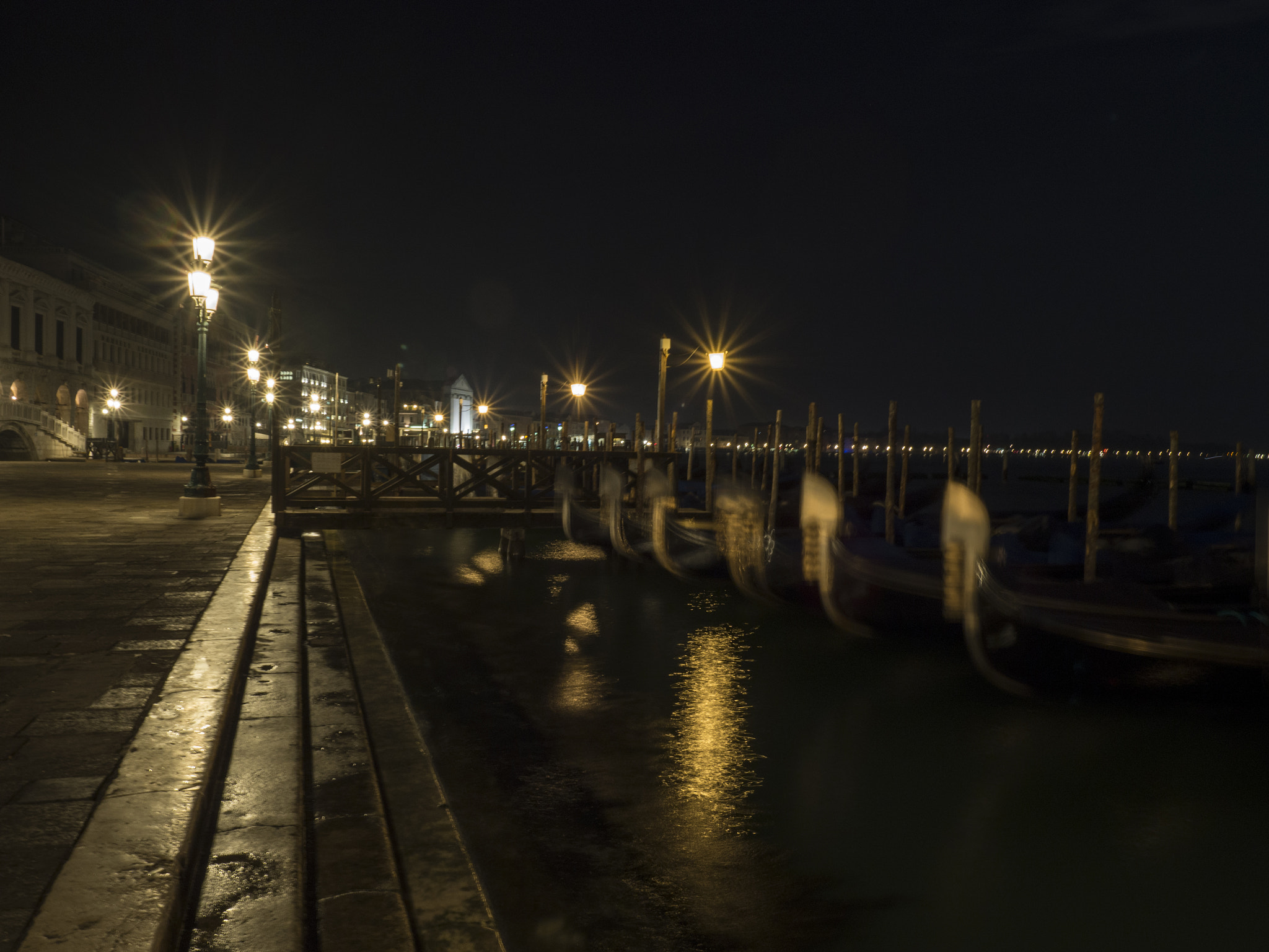 Olympus M.Zuiko Digital ED 7-14mm F2.8 PRO sample photo. Gondole photography