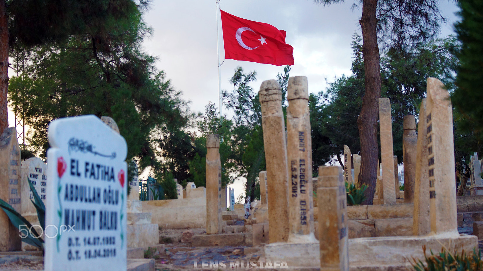Sony SLT-A77 + Sony DT 16-50mm F2.8 SSM sample photo. Mezarlık photography