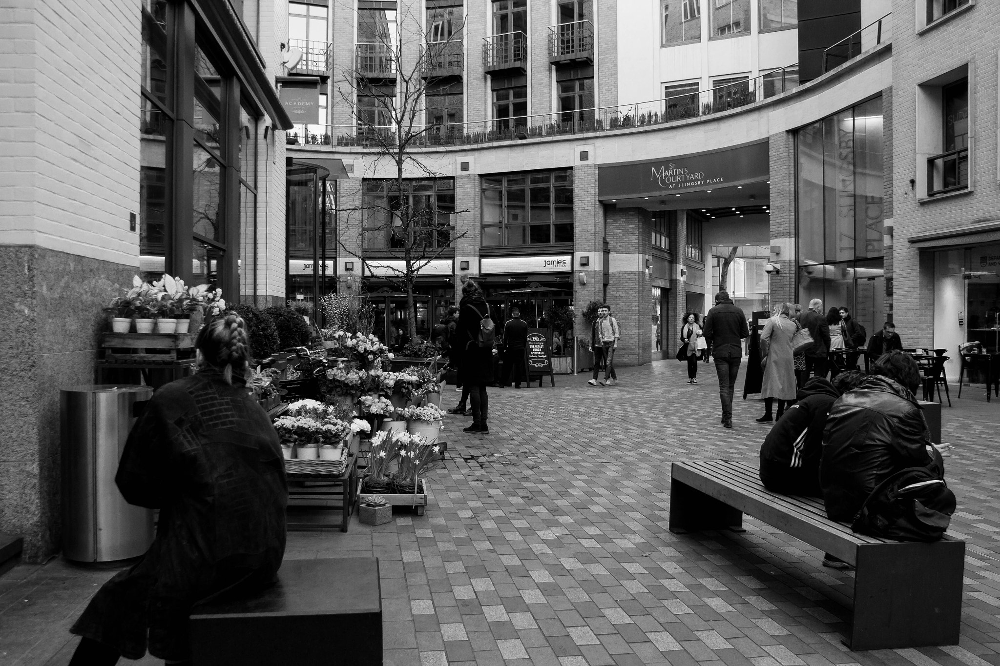 Canon EOS 7D sample photo. St martin's courtyard photography