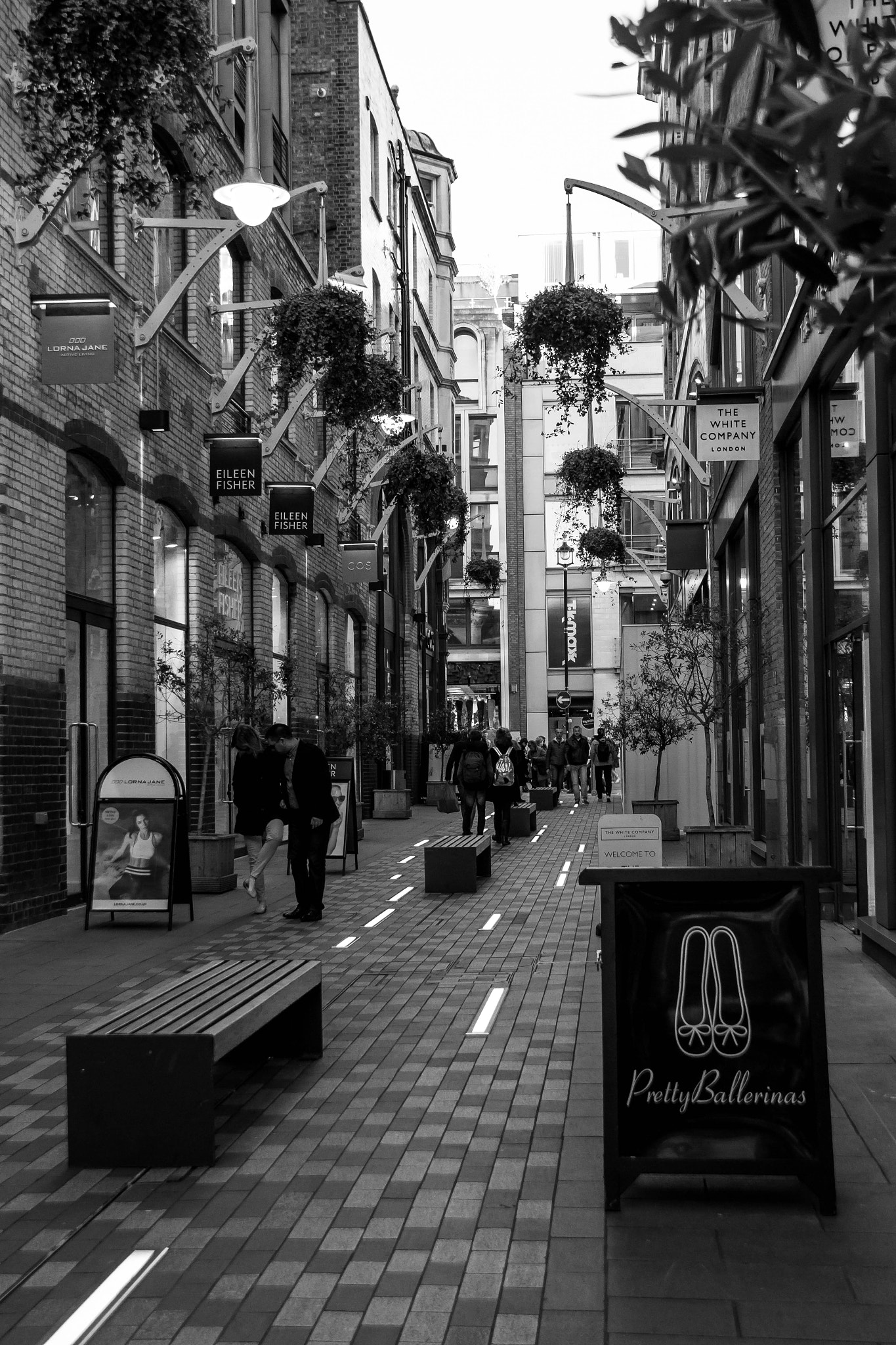 Sigma 18-200mm f/3.5-6.3 DC OS sample photo. Down the alley photography
