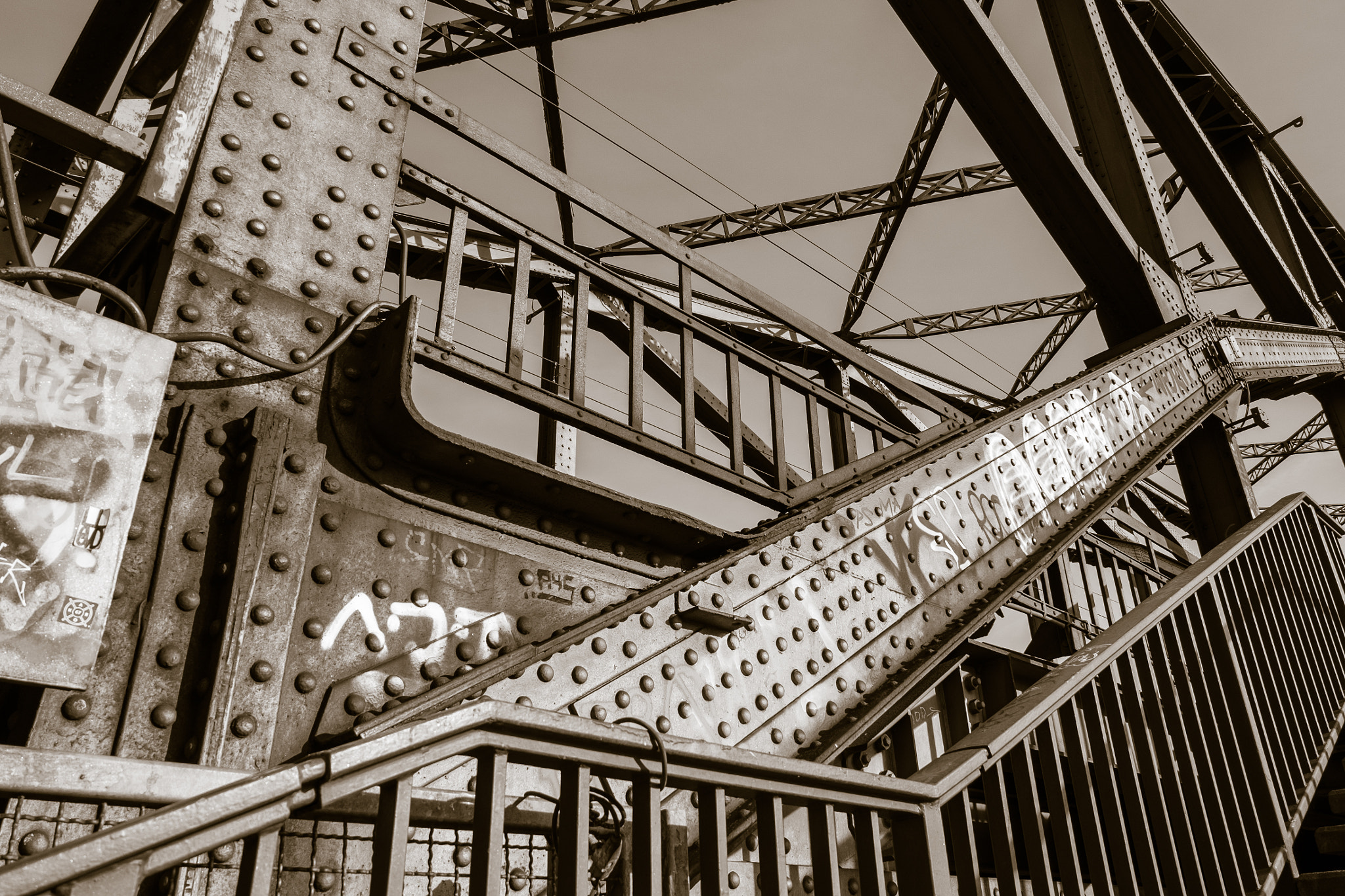 Fujifilm XC 16-50mm F3.5-5.6 OIS sample photo. Bridges photography