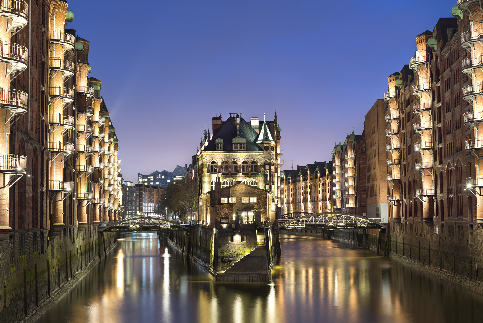 Sony a7R + Sony Sonnar T* FE 55mm F1.8 ZA sample photo. Speicherstadt photography