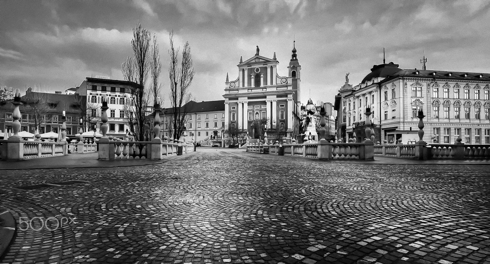 Nikon D700 sample photo. Towards the triple bridge - bw photography