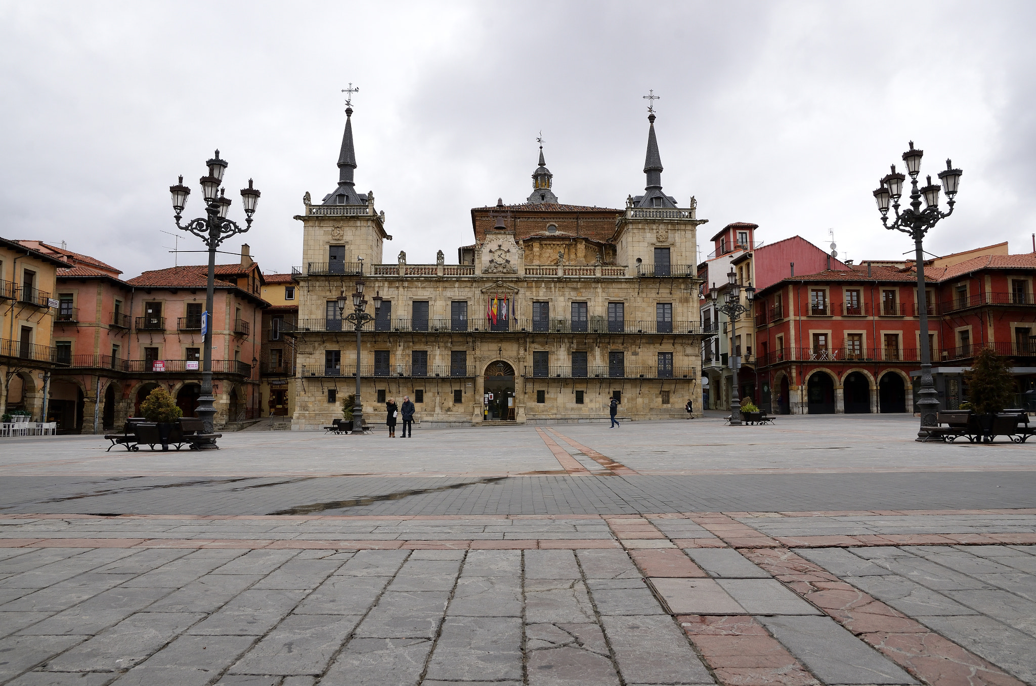 Sigma 17-50mm F2.8 EX DC OS HSM sample photo. Plaza mayor león photography