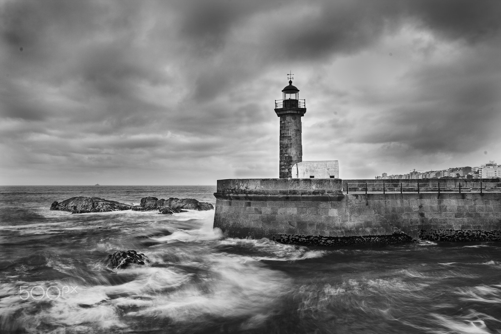 Sigma 17-70mm F2.8-4 DC Macro OS HSM sample photo. Porto b&w photography