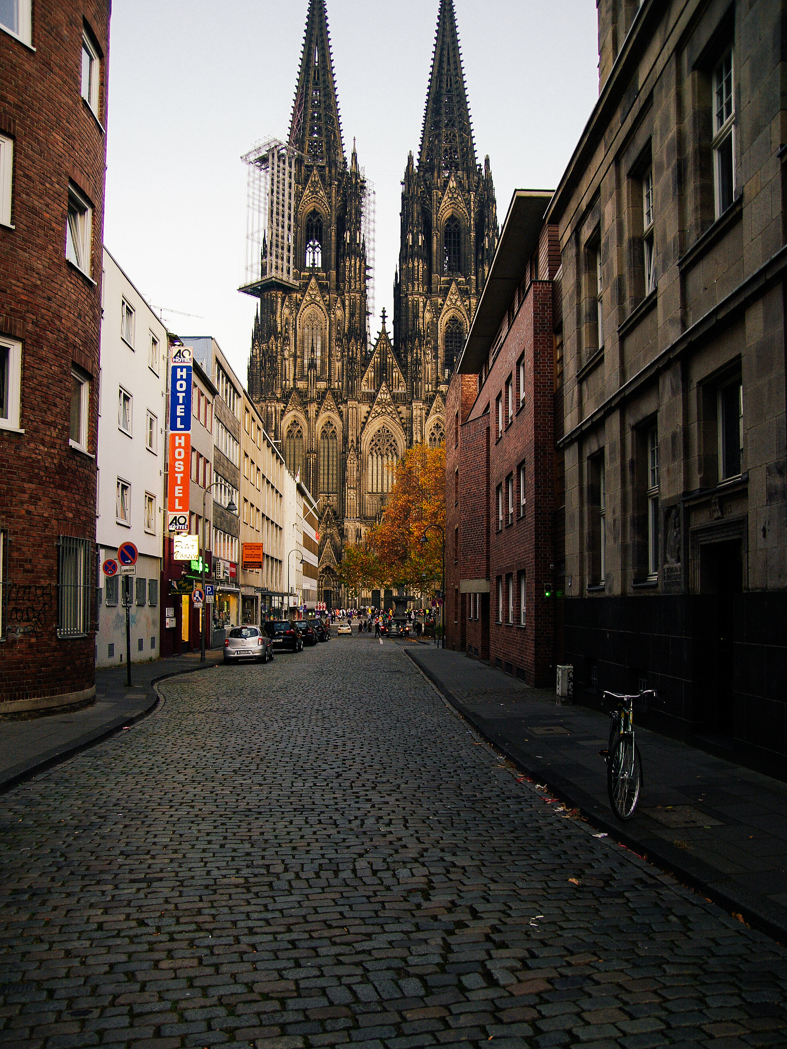Pentax K20D sample photo. Cathedral, street, bicycle photography