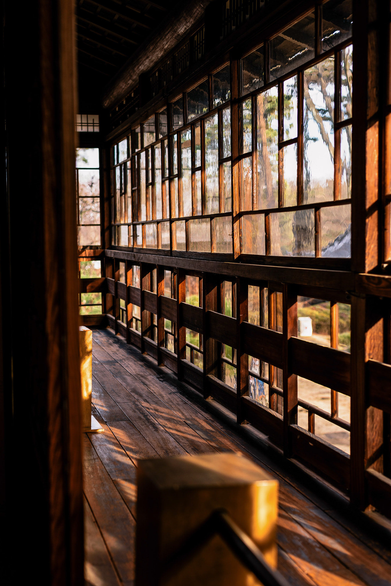 Nikon D810 + Nikon AF-S Nikkor 50mm F1.8G sample photo. 廊下 photography