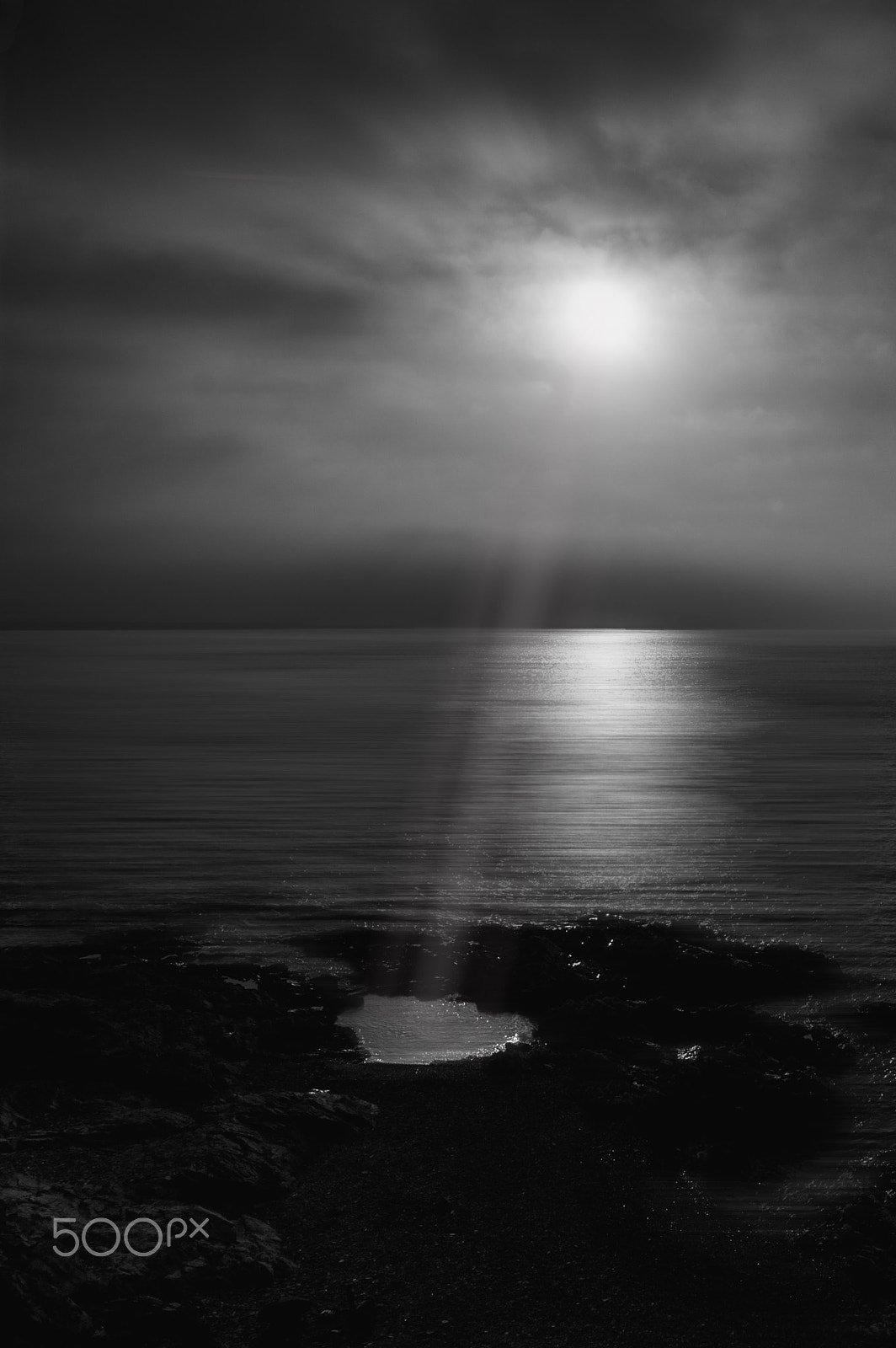 Canon EOS 1200D (EOS Rebel T5 / EOS Kiss X70 / EOS Hi) sample photo. Monochrome sunset photography