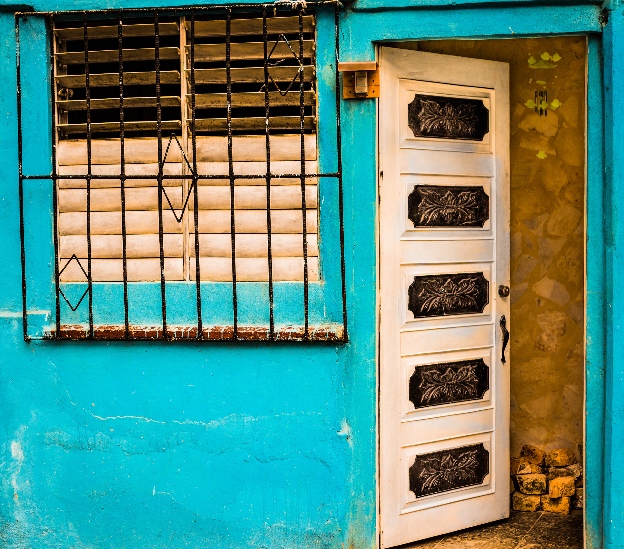 Nikon D800 + Nikon AF Nikkor 50mm F1.8D sample photo. Open door photography