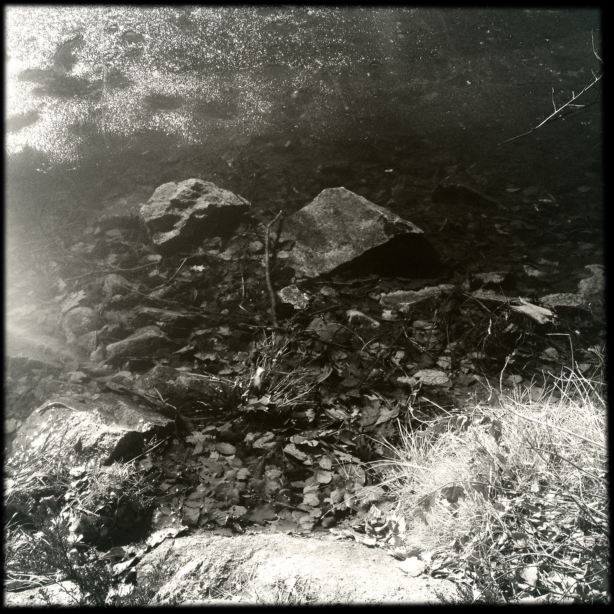 Hipstamatic 333 sample photo. Stones photography